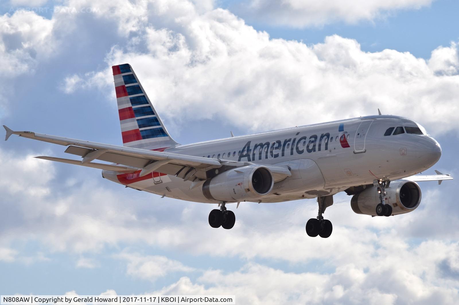 N808AW, 1999 Airbus A319-132 C/N 1088, On approach for RWY 28R.