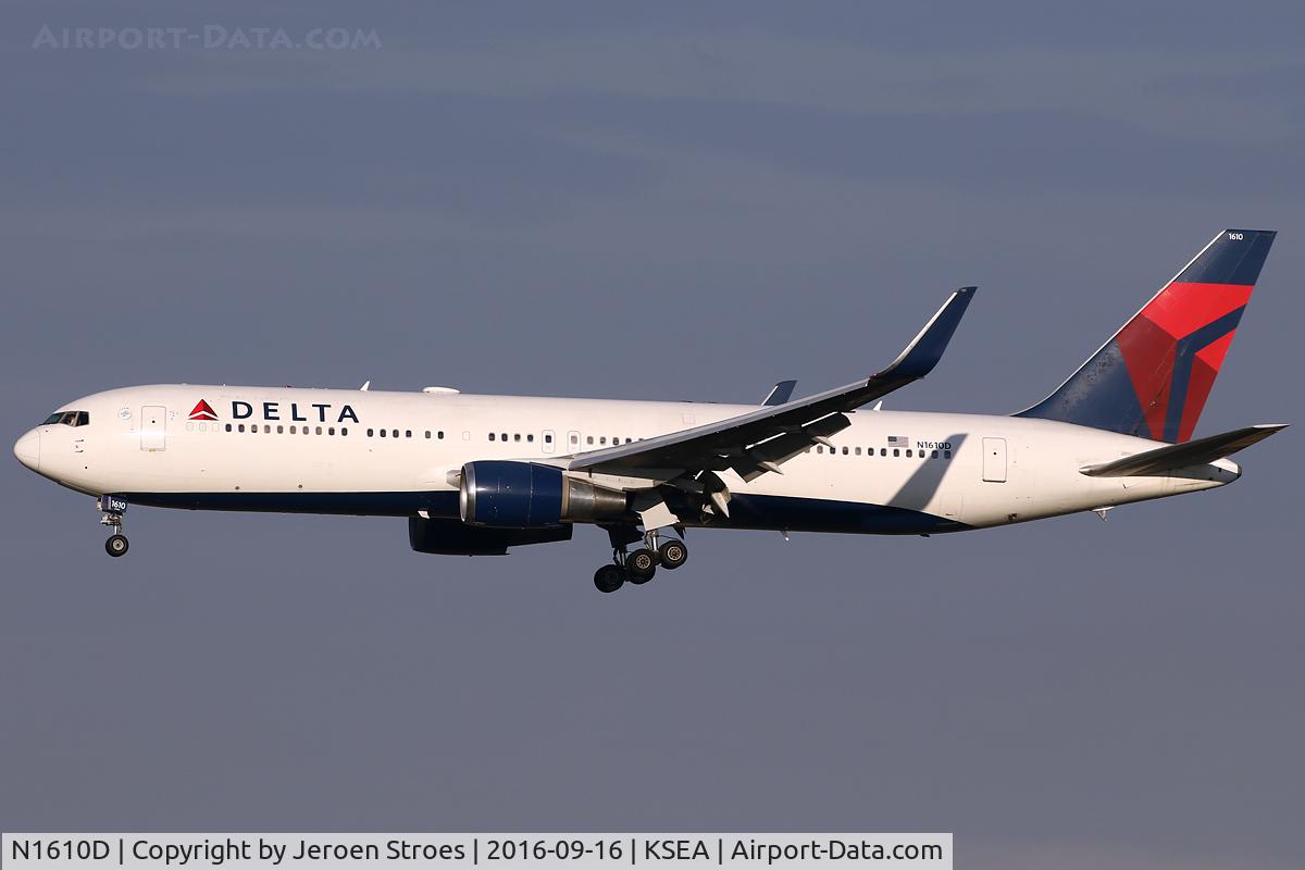 N1610D, 2000 Boeing 767-332 C/N 30594, KSEA