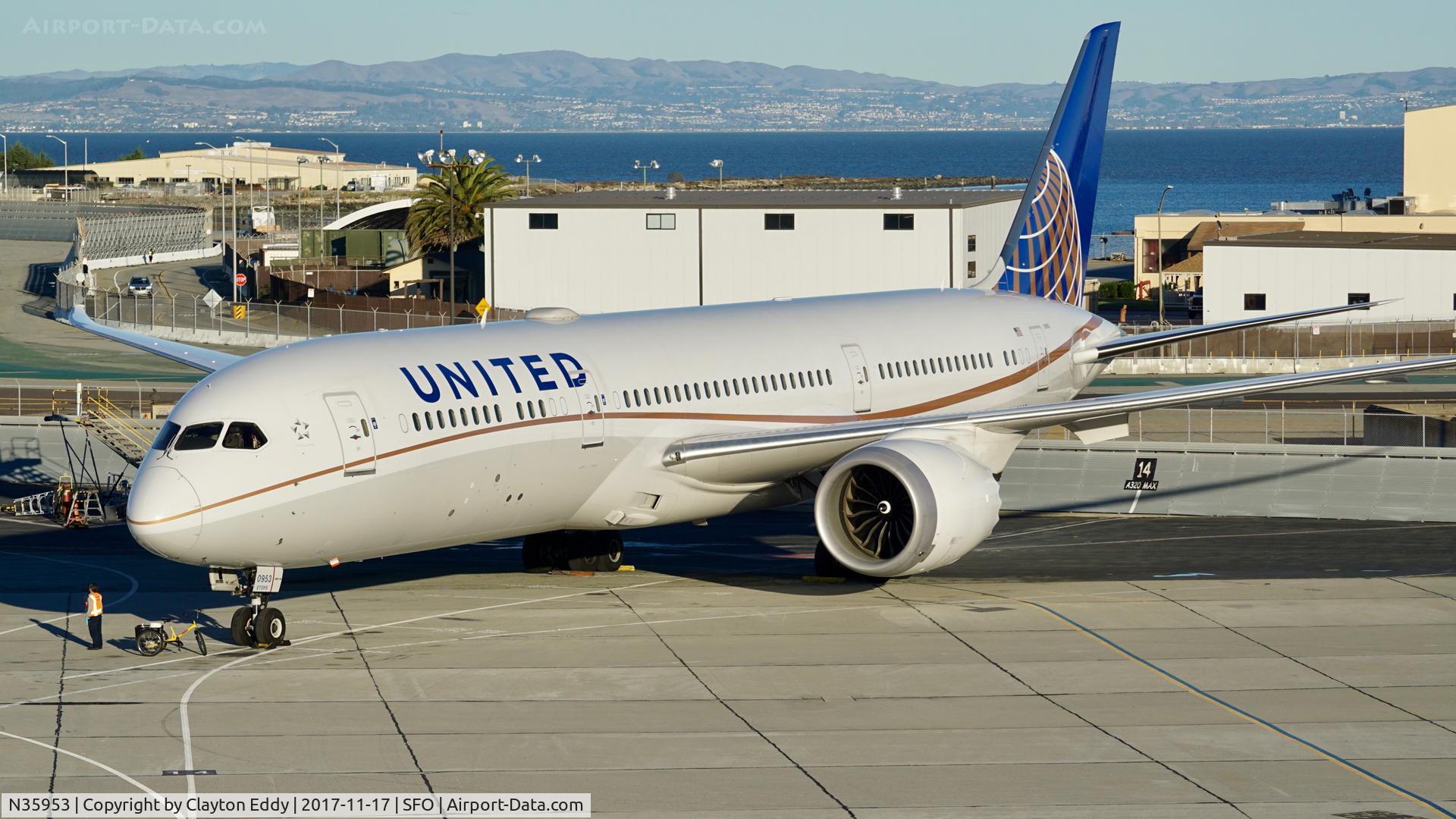 N35953, 2015 Boeing 787-9 Dreamliner C/N 36404, SFO 2017.