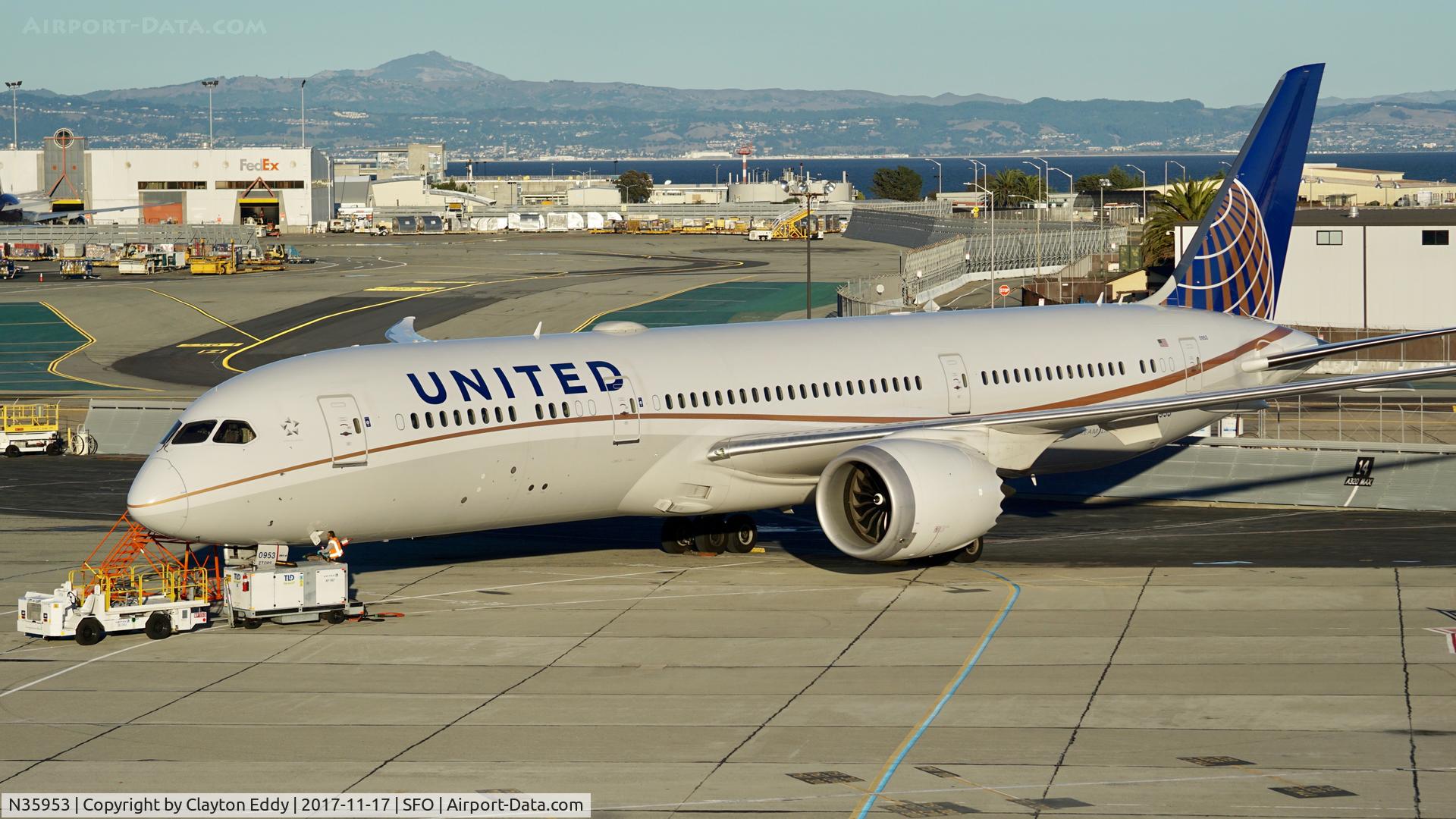 N35953, 2015 Boeing 787-9 Dreamliner C/N 36404, SFO 2017.