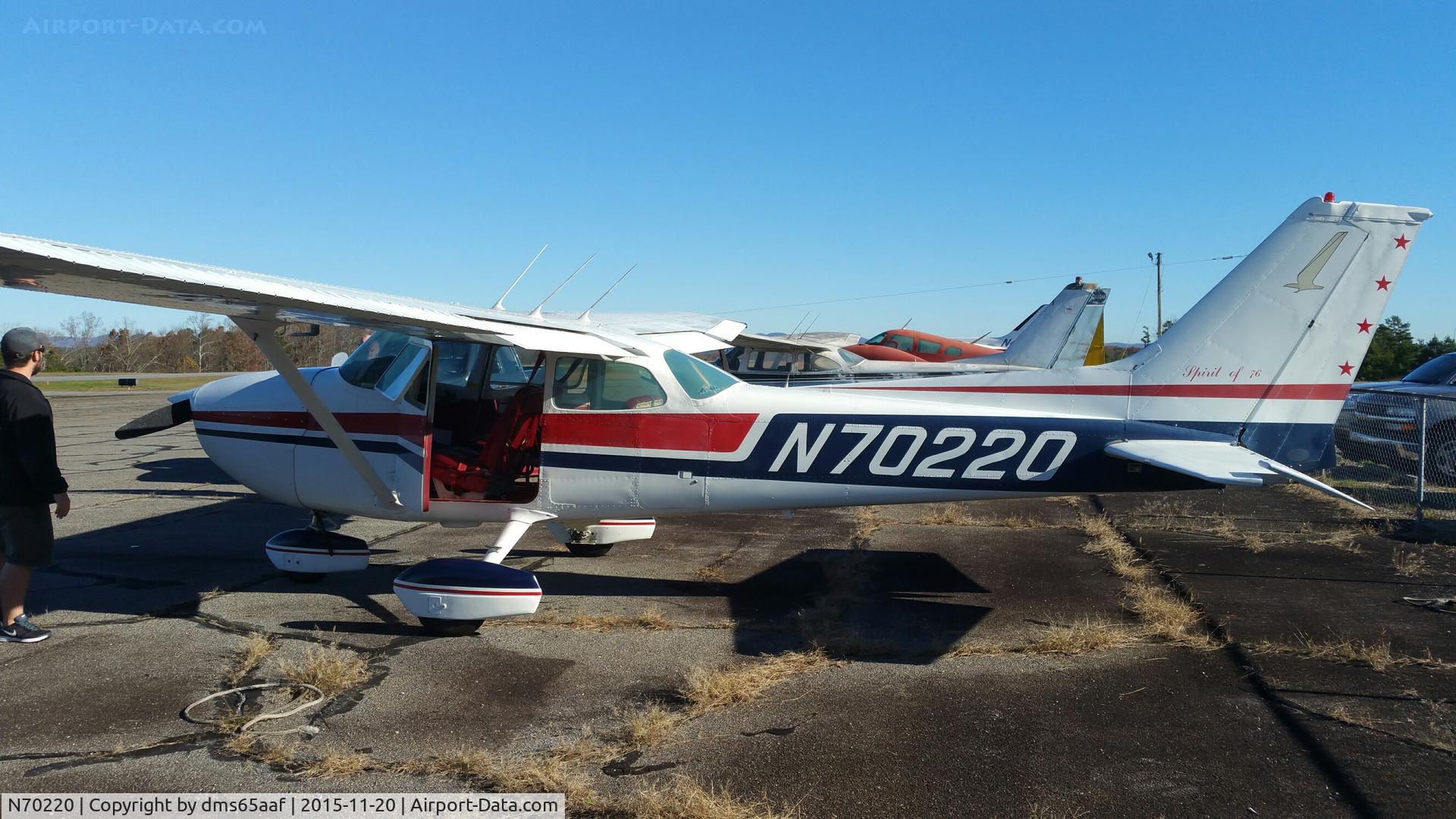 N70220, 1976 Cessna 172M C/N 17267196, Taken 11-20-2015