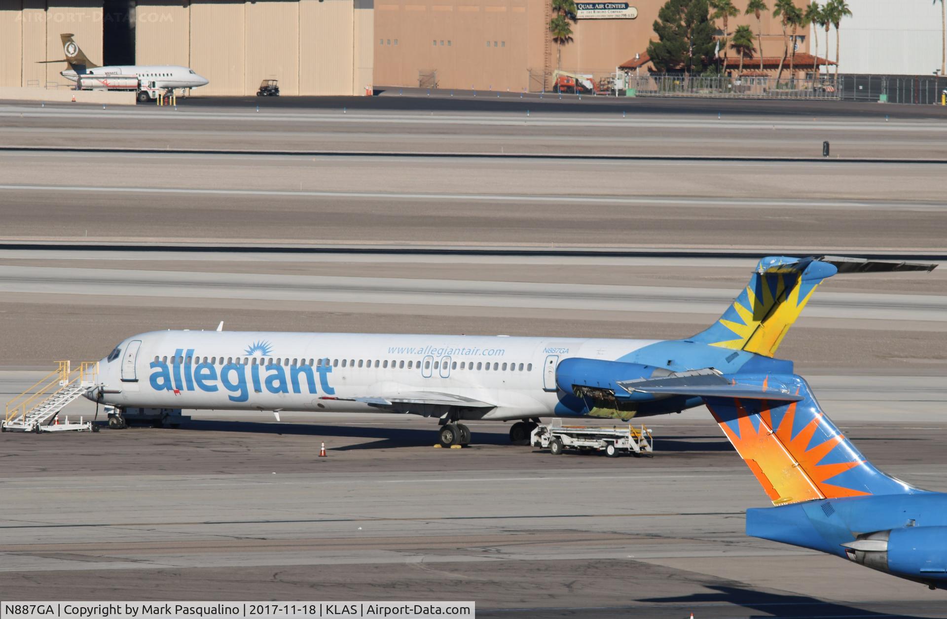 N887GA, 1990 McDonnell Douglas MD-82 (DC-9-82) C/N 49932, MD-82