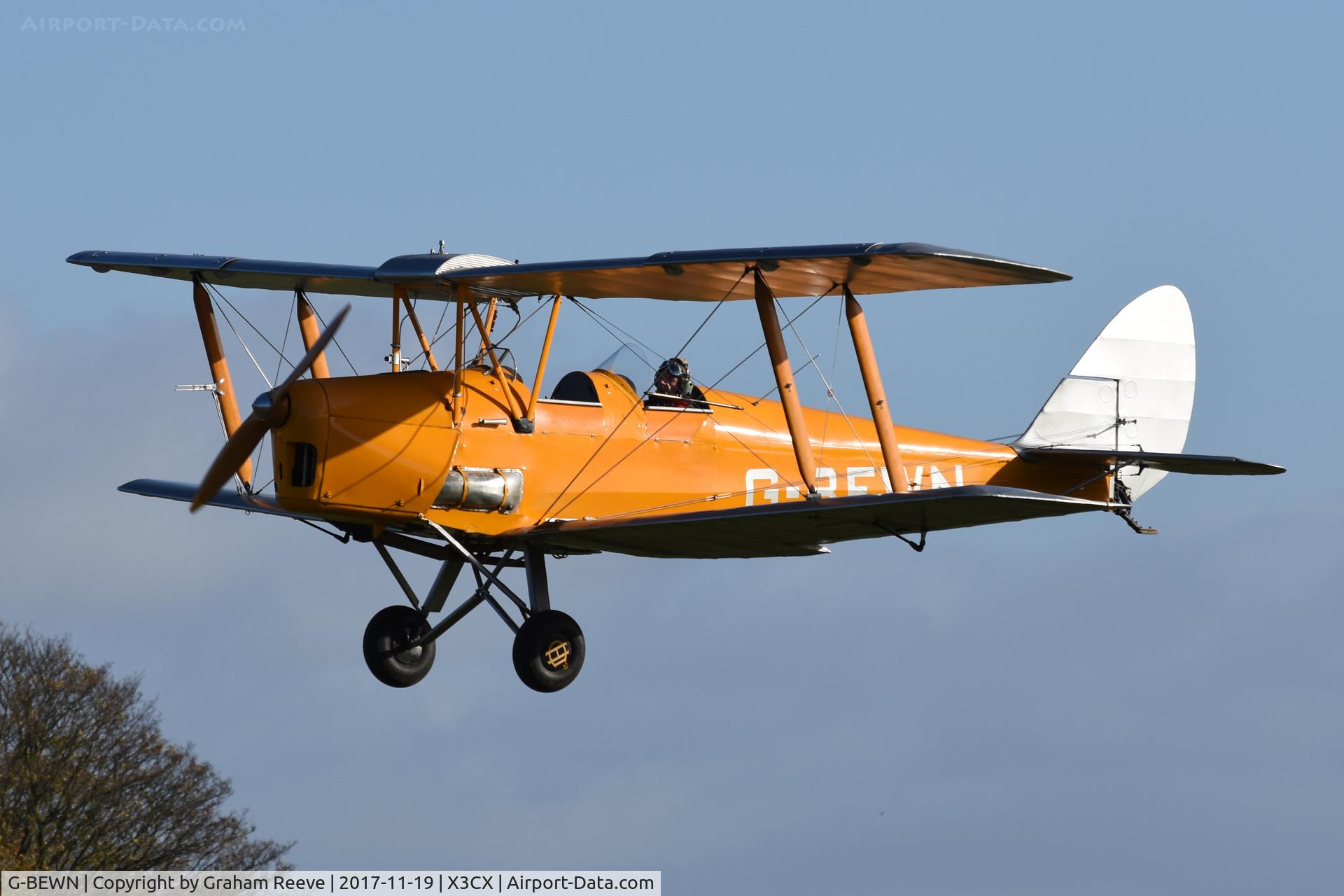 G-BEWN, 1941 De Havilland Australia DH-82A Tiger Moth C/N DHA952, Landing at Northrepps.