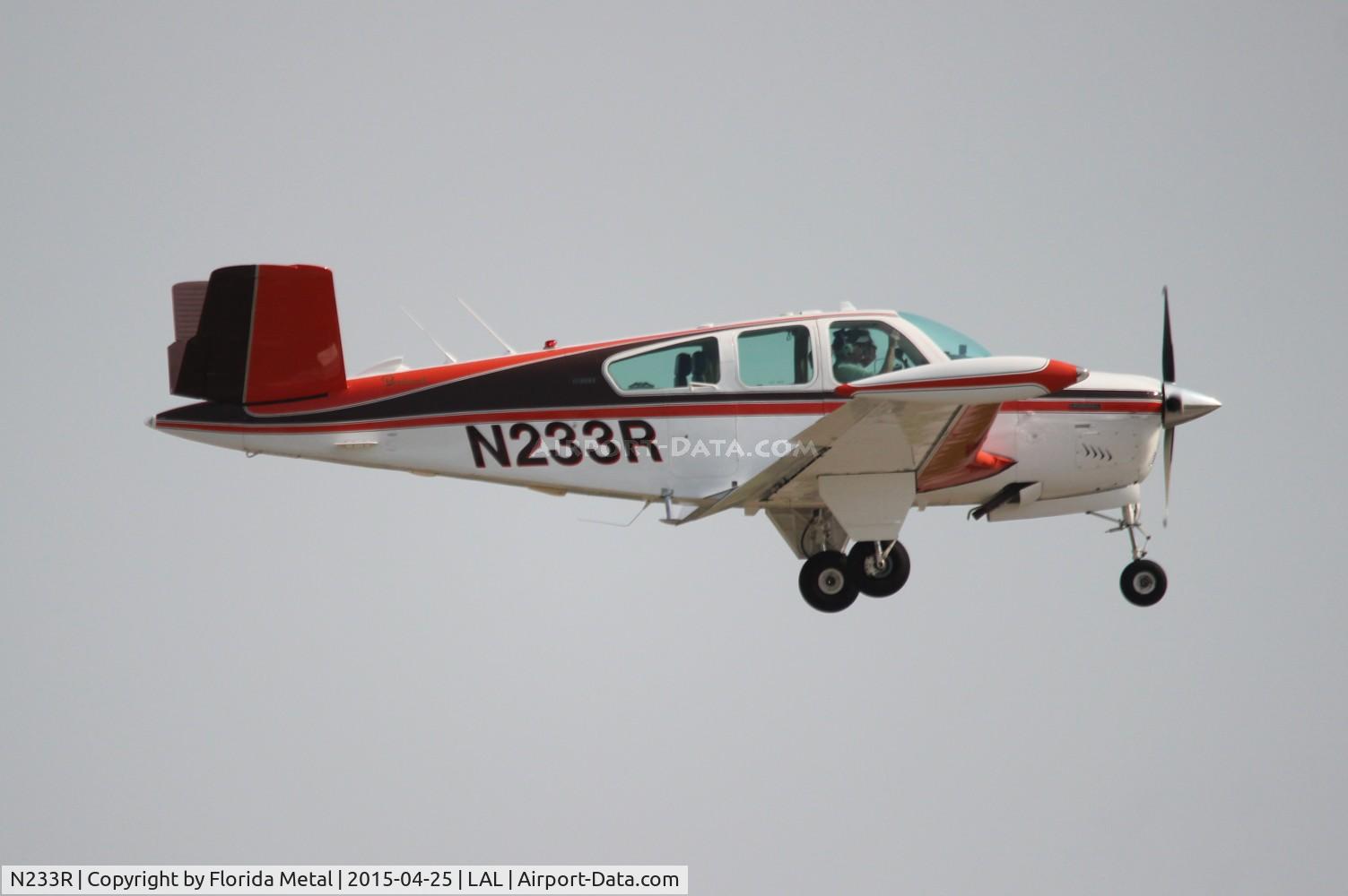 N233R, 1975 Beech V35B Bonanza C/N D9811, Beech V35B