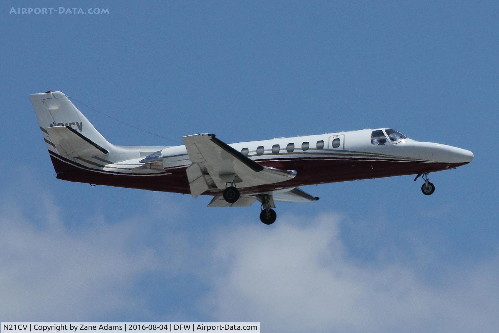 N21CV, 1995 Cessna 560 Citation Ultra C/N 560-0340, Arriving at DFW Airport