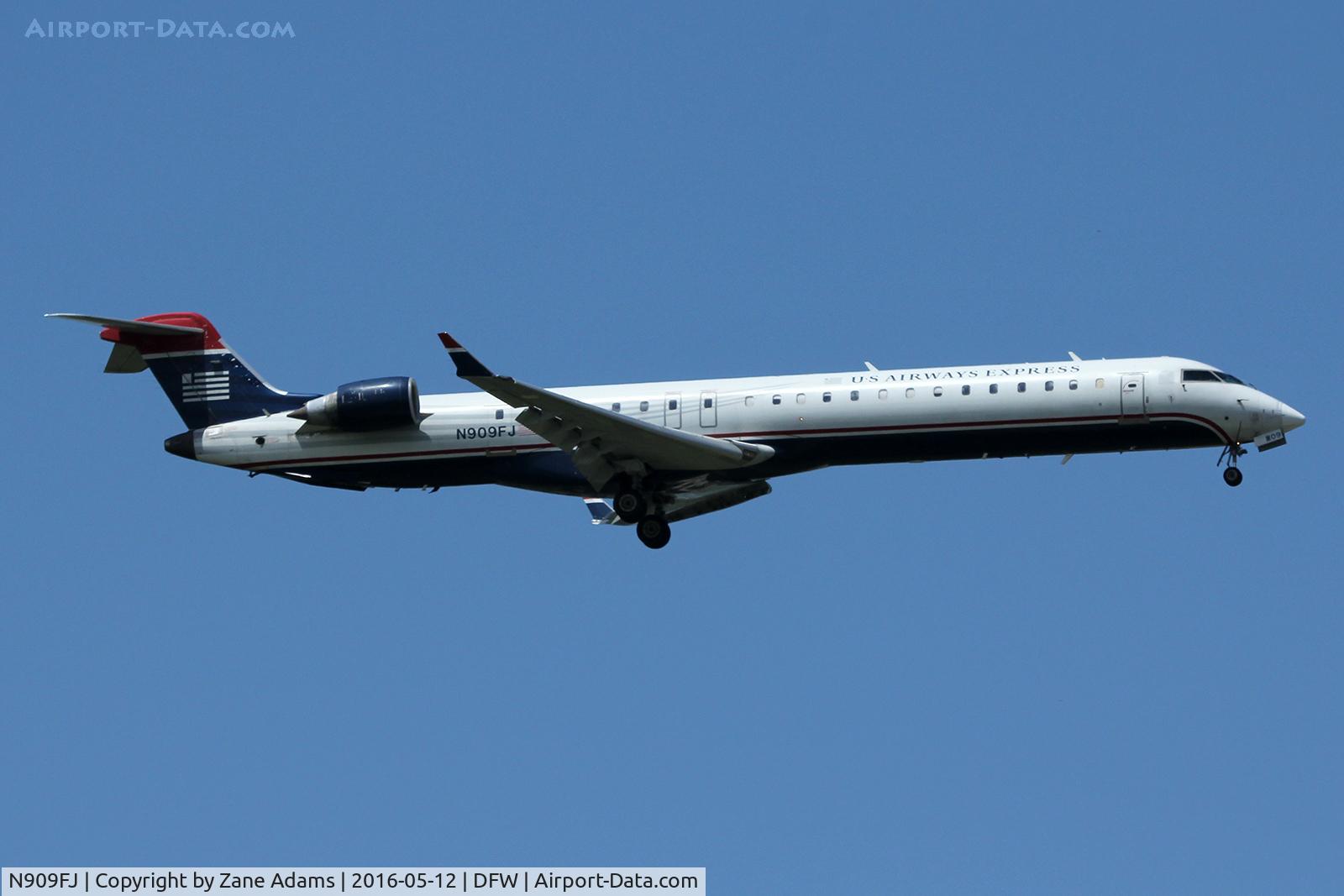 N909FJ, 2003 Bombardier CRJ-900ER (CL-600-2D24) C/N 15009, Arriving at DFW Airport