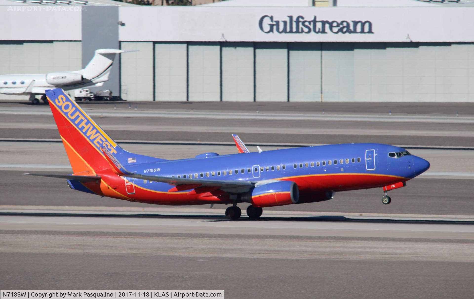 N718SW, 1998 Boeing 737-7H4 C/N 27852, Boeing 737-700