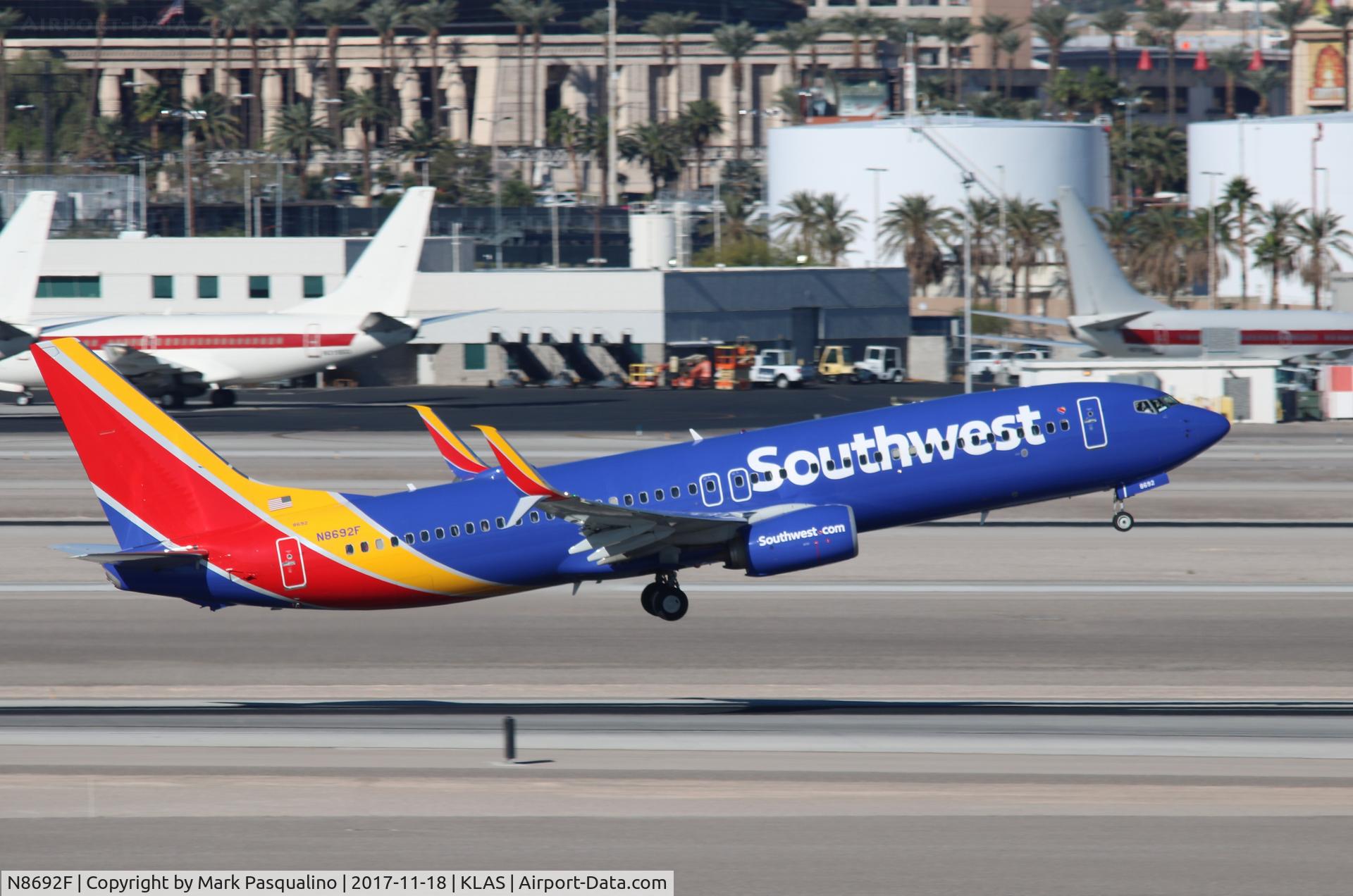 N8692F, 2016 Boeing 737-8H4 C/N 33942, Boeing 737-800