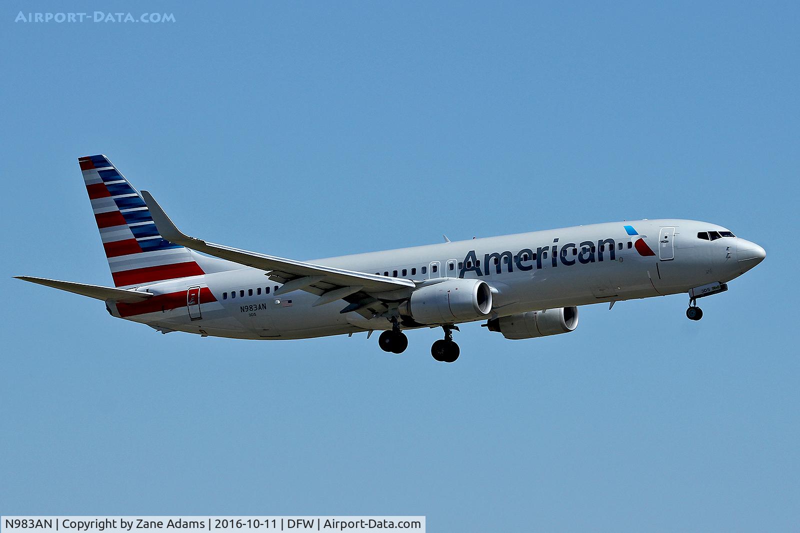 N983AN, 2001 Boeing 737-823 C/N 30899, Arriving at DFW Airport