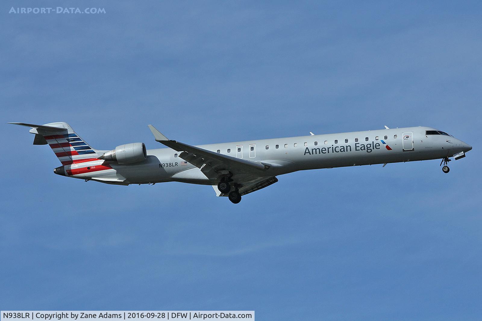 N938LR, 2005 Bombardier CRJ-900ER (CL-600-2D24) C/N 15038, Arriving at DFW Airport