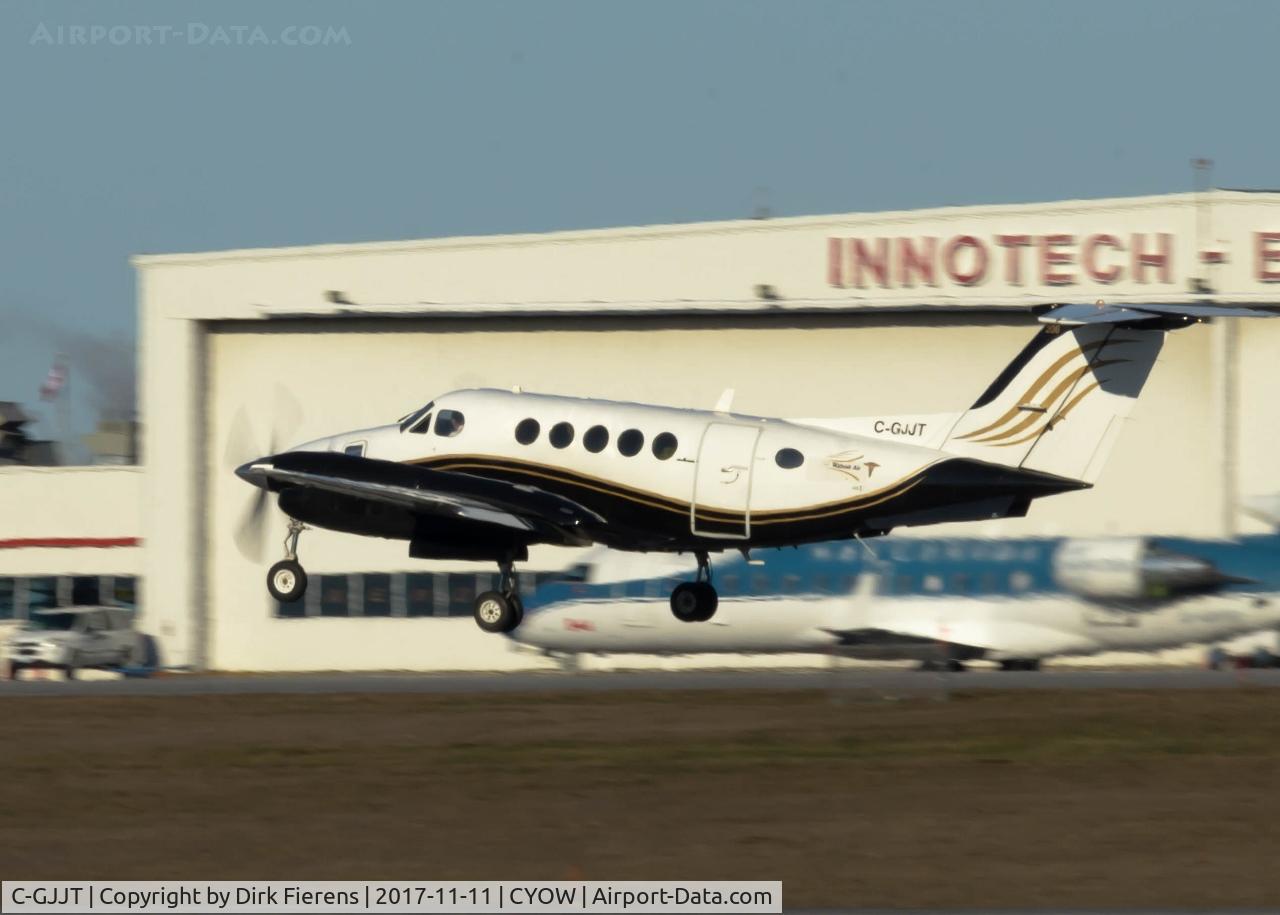 C-GJJT, 1981 Beech 200 Super King Air C/N BB-828, Departing from rwy 25.