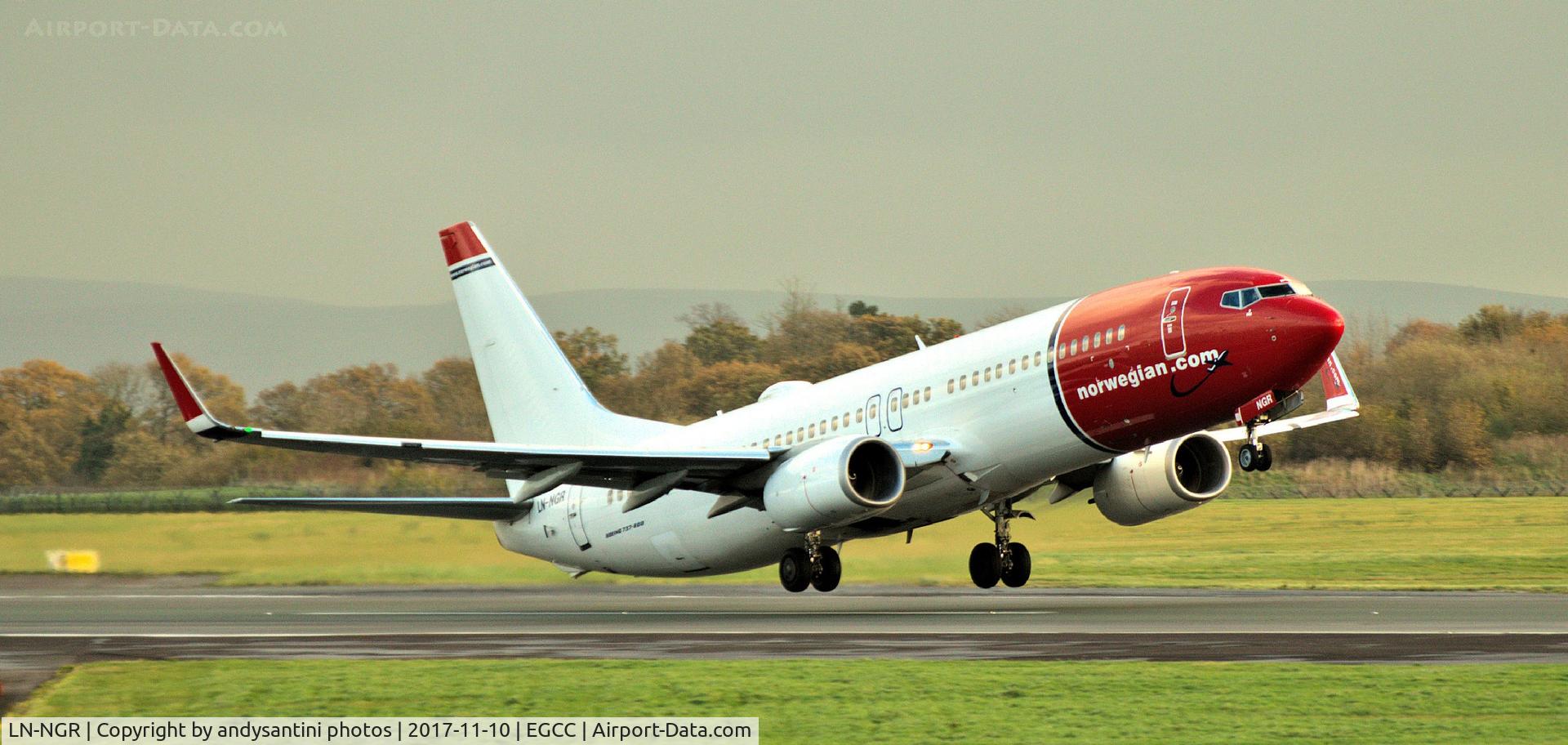 LN-NGR, 2013 Boeing 737-8JP C/N 41121, just taken off.