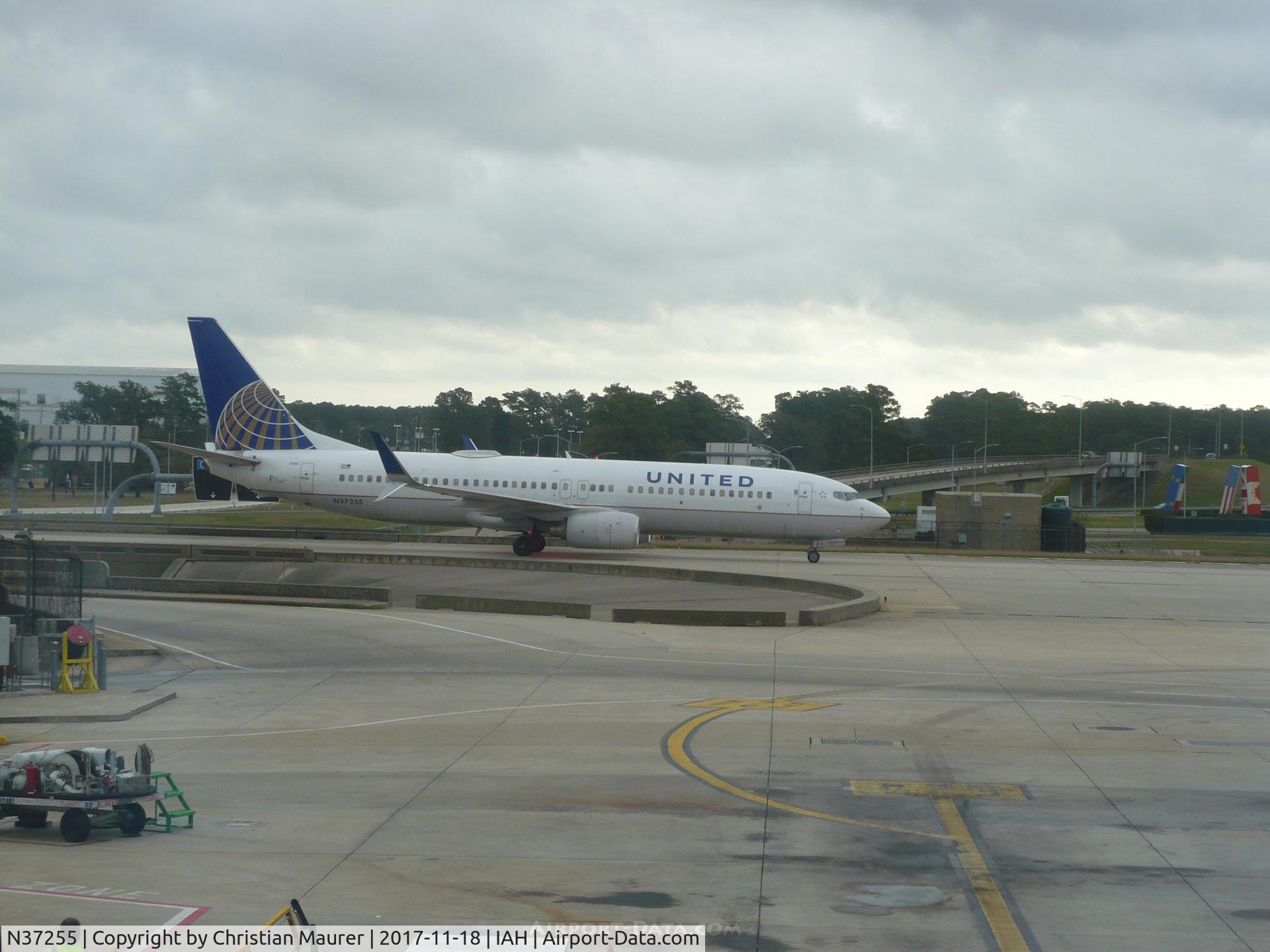 N37255, 2000 Boeing 737-824 C/N 30610, Boeing 737-824