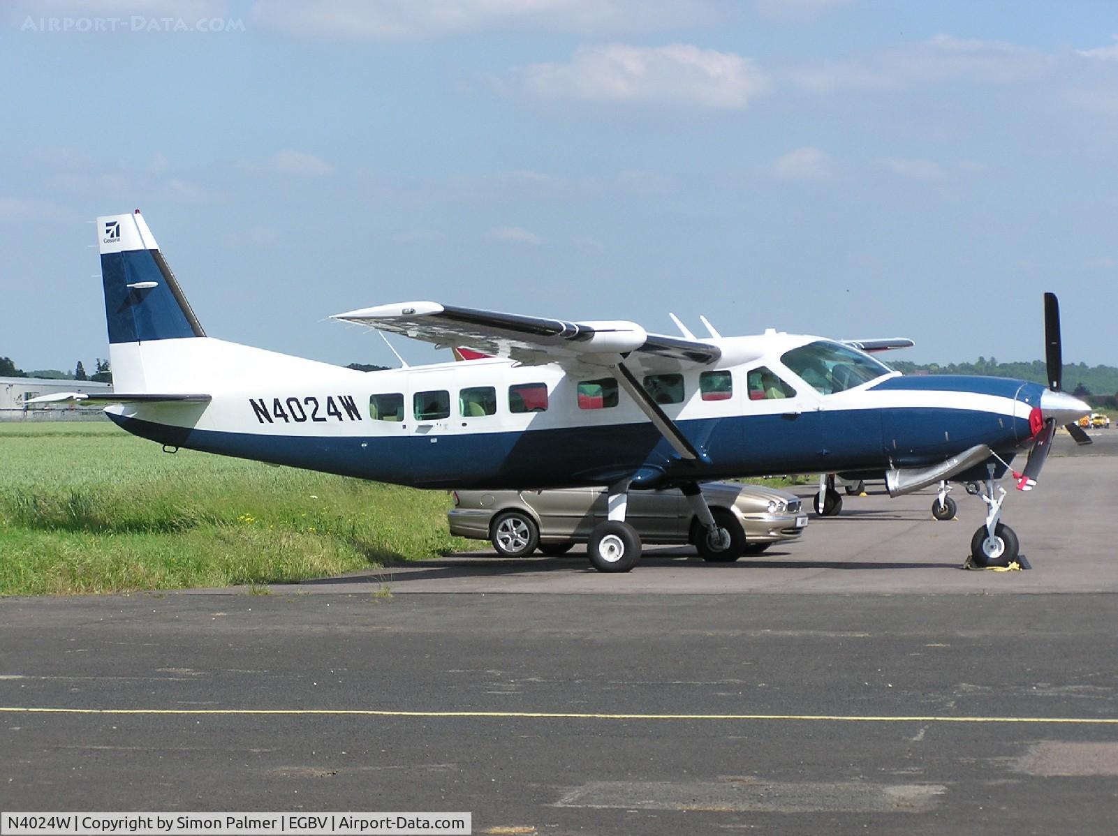 N4024W, 2004 Cessna 208B Grand Caravan C/N 208B-1059, C208 Caravan at Wellesbourne