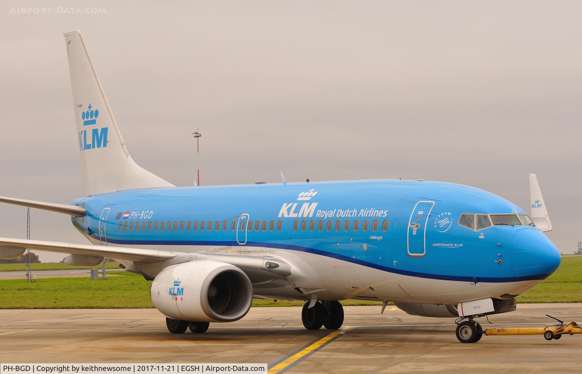 PH-BGD, 2008 Boeing 737-7K2 C/N 30366, Towed to engineering.