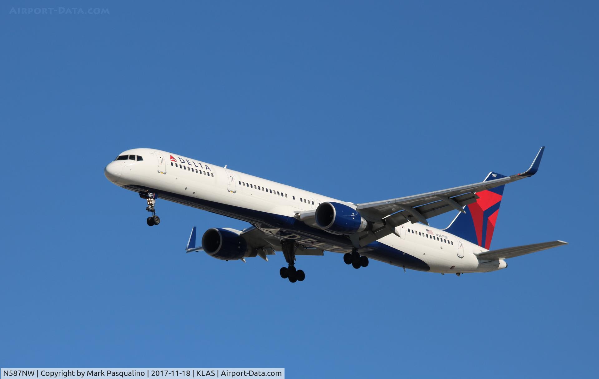 N587NW, 2002 Boeing 757-351 C/N 32986, Boeing 757-300