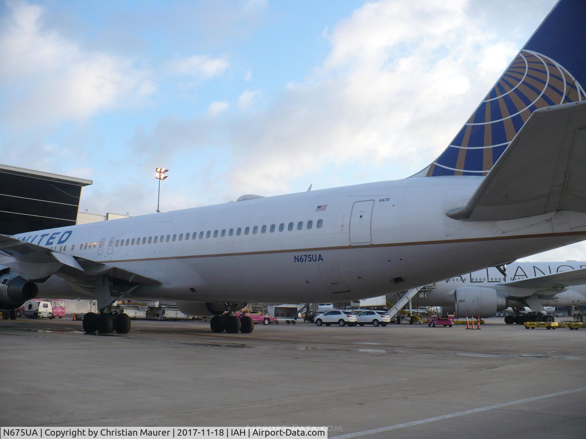 N675UA, 2000 Boeing 767-322 C/N 29243, Boeing 767-322