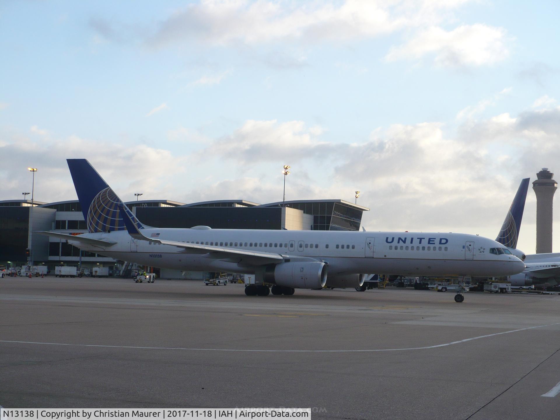 N13138, 1999 Boeing 757-224 C/N 30351, Boeing 757-224