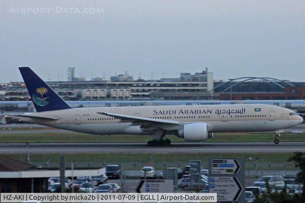 HZ-AKI, 1998 Boeing 777-268/ER C/N 28352, Take off