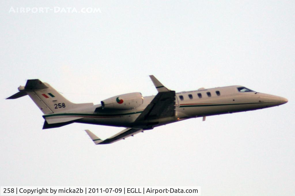 258, 2003 Learjet 45 C/N 45-234, Take off