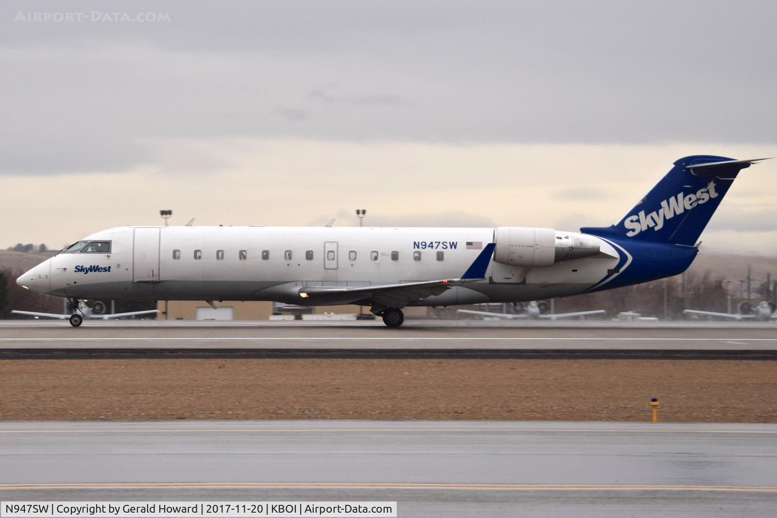 N947SW, 2003 Bombardier CRJ-200LR (CL-600-2B19) C/N 7786, Take off roll on RWY 10L.
