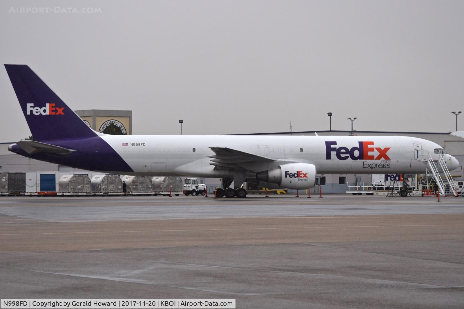 N998FD, 1990 Boeing 757-230 C/N 24747, Parked on the FedEx ramp.