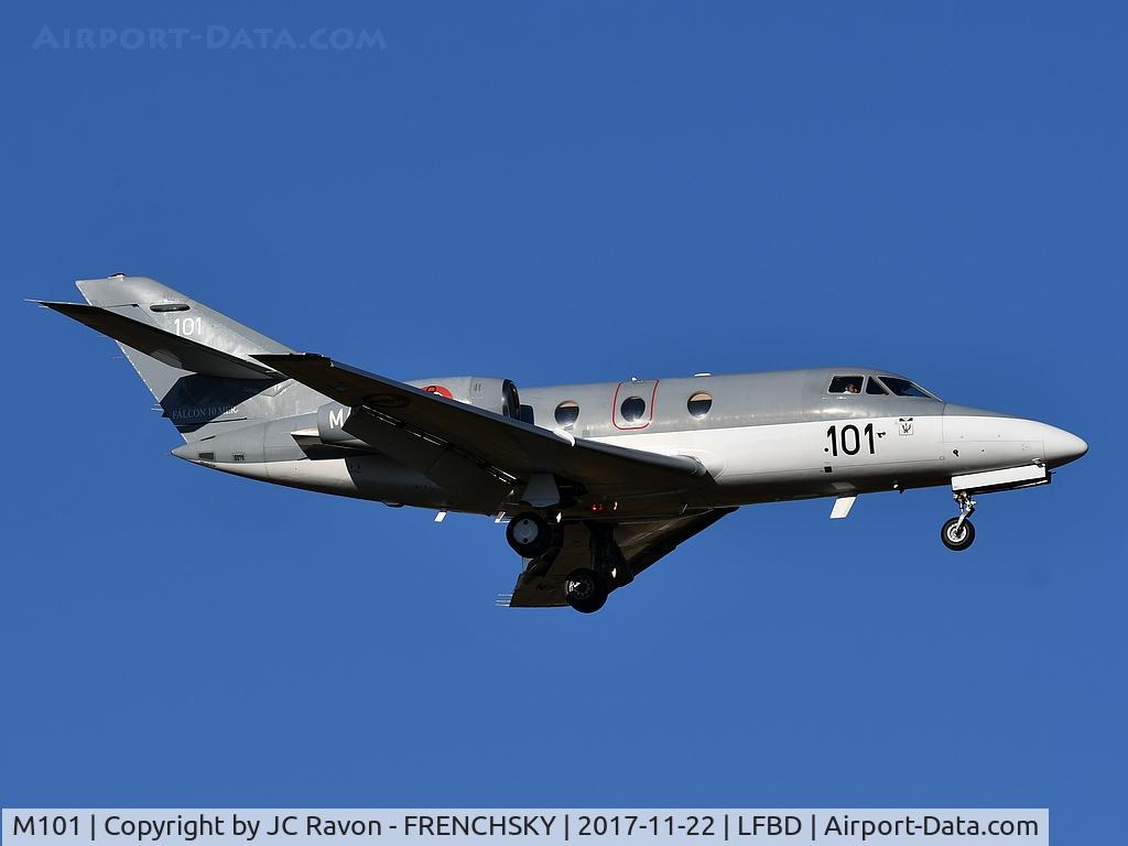M101, 1977 Dassault Falcon 10MER C/N 101, FRENCH NAVY landing runway 11