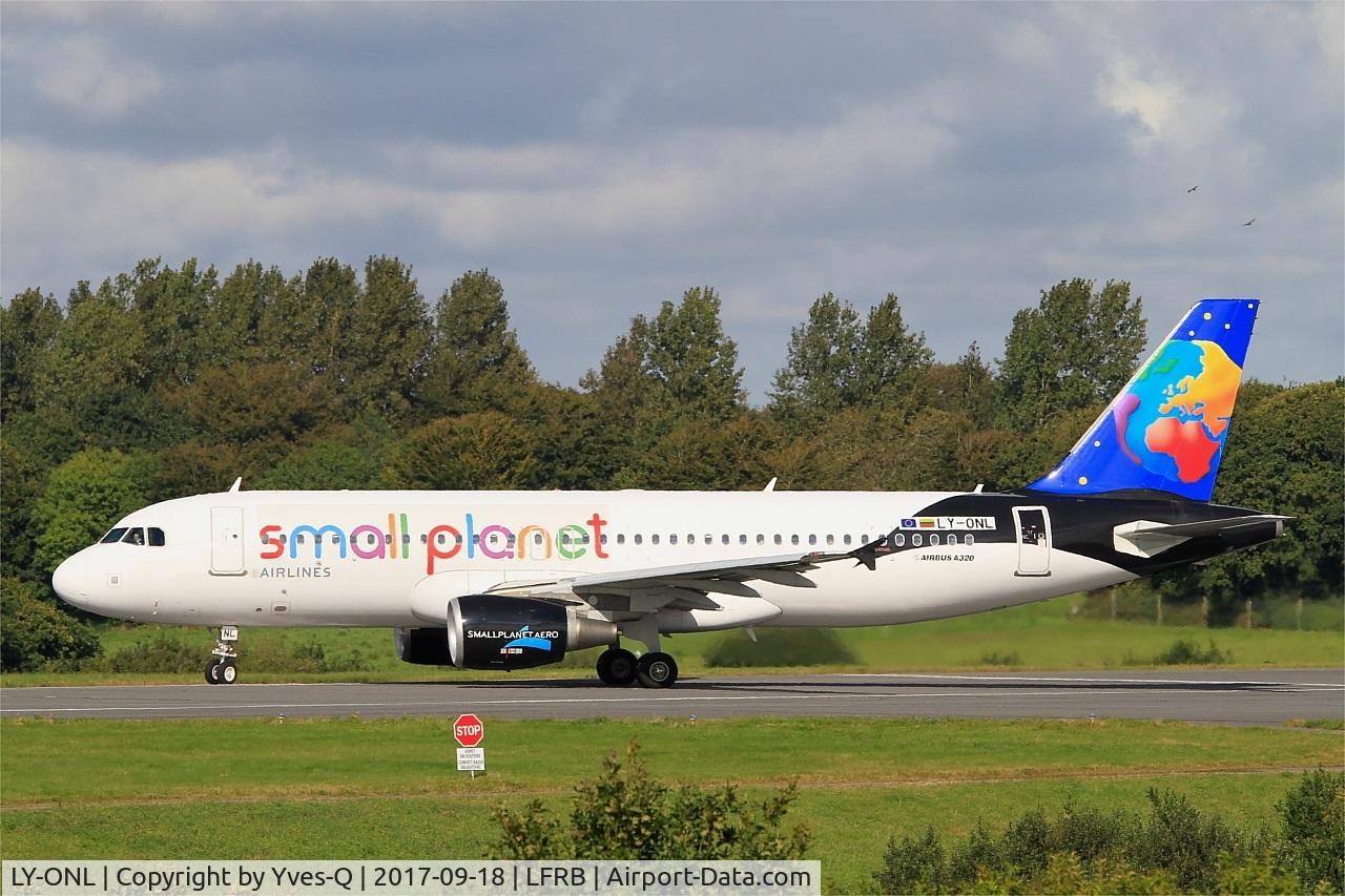 LY-ONL, 2010 Airbus A320-214 C/N 4489, Airbus A320-214, Lining up rwy 25L, Brest-Bretagne airport (LFRB-BES)