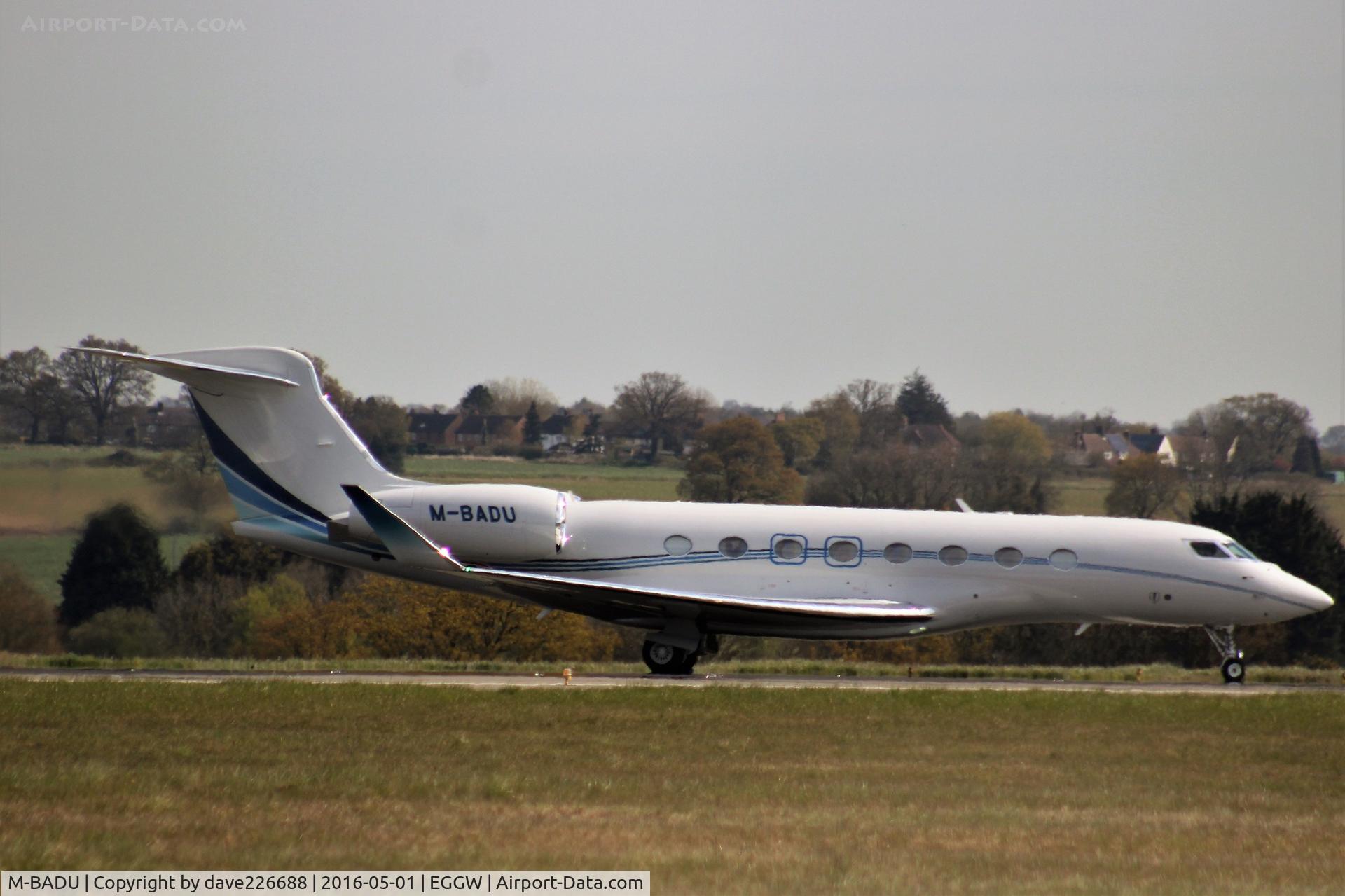M-BADU, 2014 Gulfstream Aerospace G650 (G-VI) C/N 6083, M BADU taxi for takeoff on 26 at London Luton