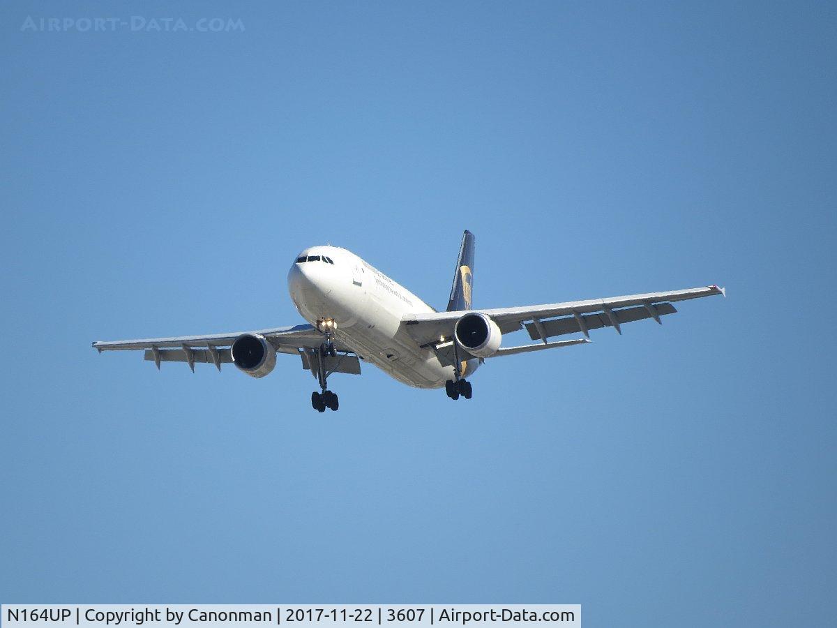 N164UP, 2005 Airbus A300F4-622R C/N 0853, Landing