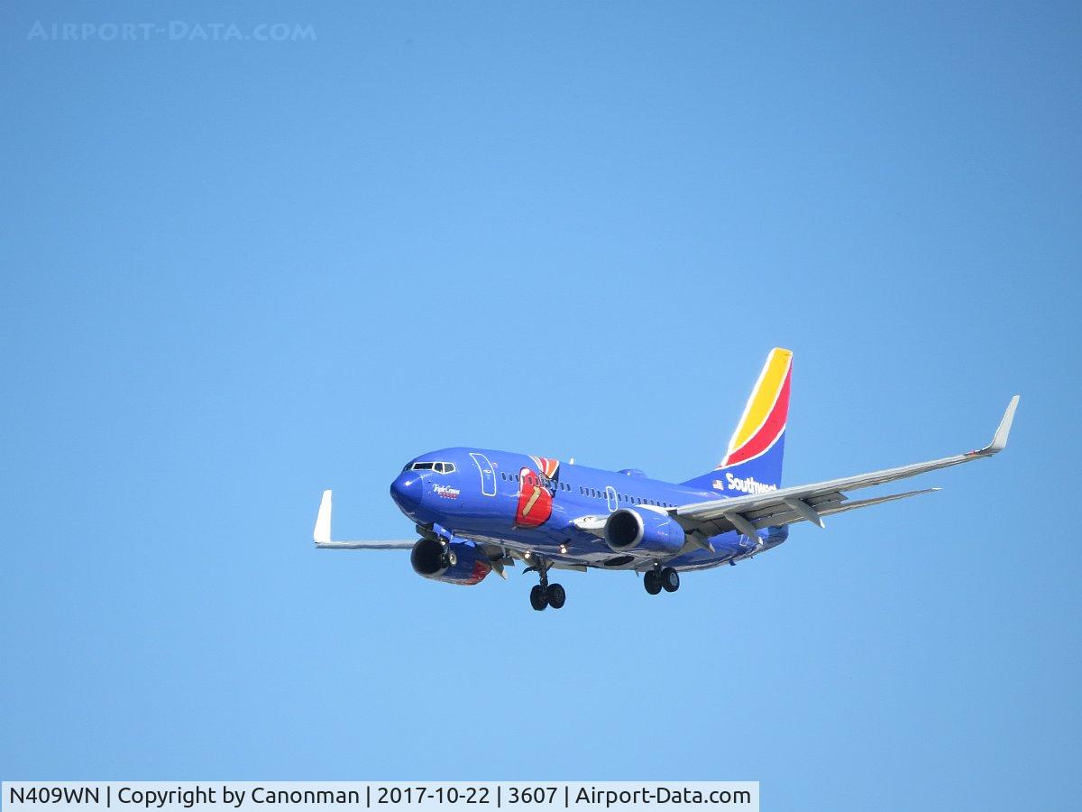 N409WN, 2001 Boeing 737-7H4 C/N 27896, Landing