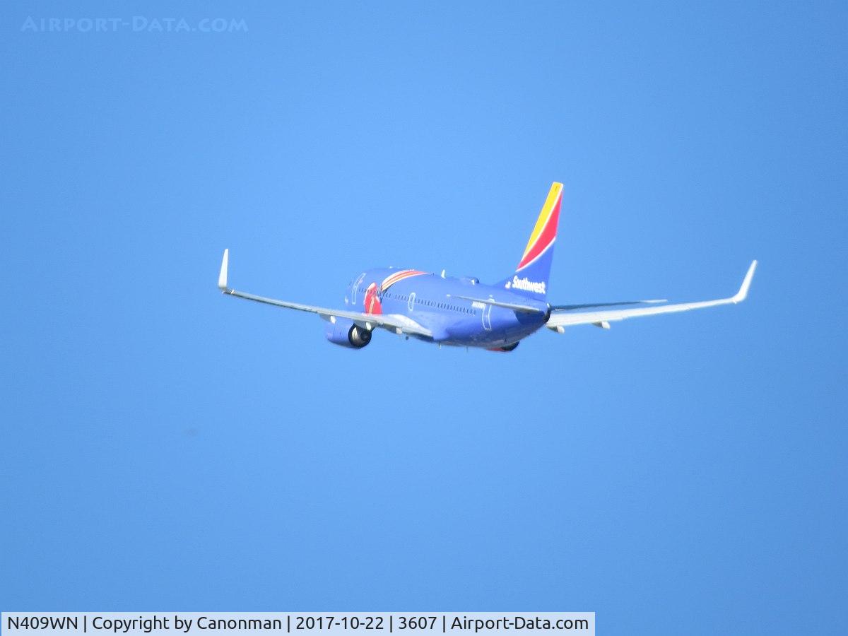 N409WN, 2001 Boeing 737-7H4 C/N 27896, Taking off