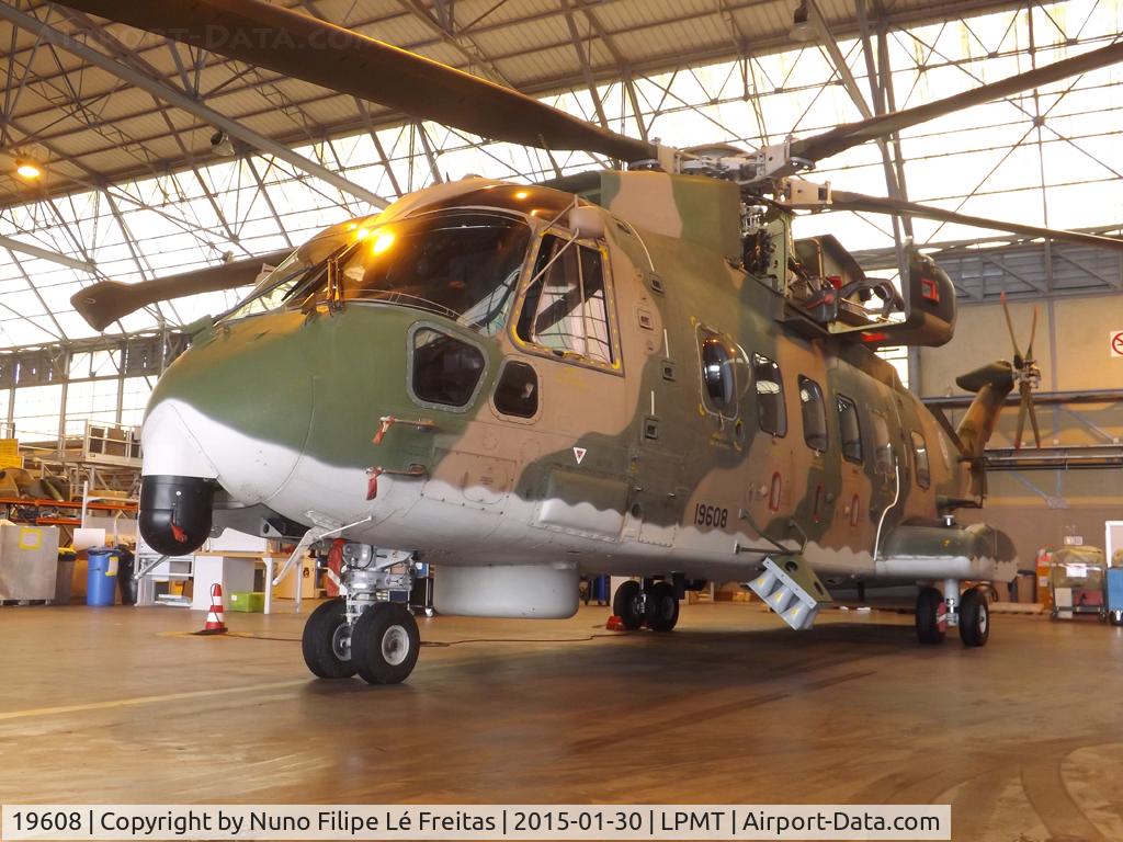 19608, 2005 AgustaWestland EH-101 Merlin Mk.515 C/N 50115, At the hangar.