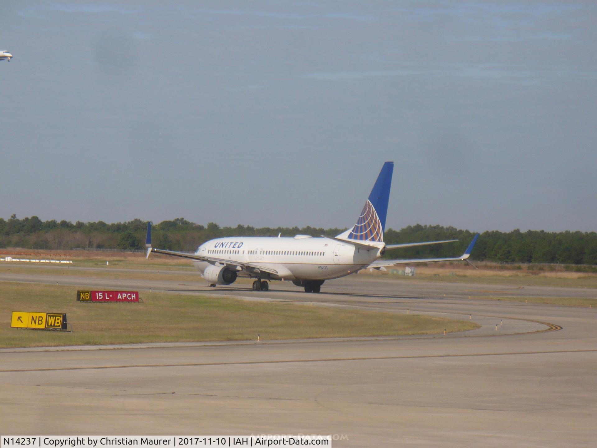 N14237, 1999 Boeing 737-824 C/N 28802, Boeing 737-824