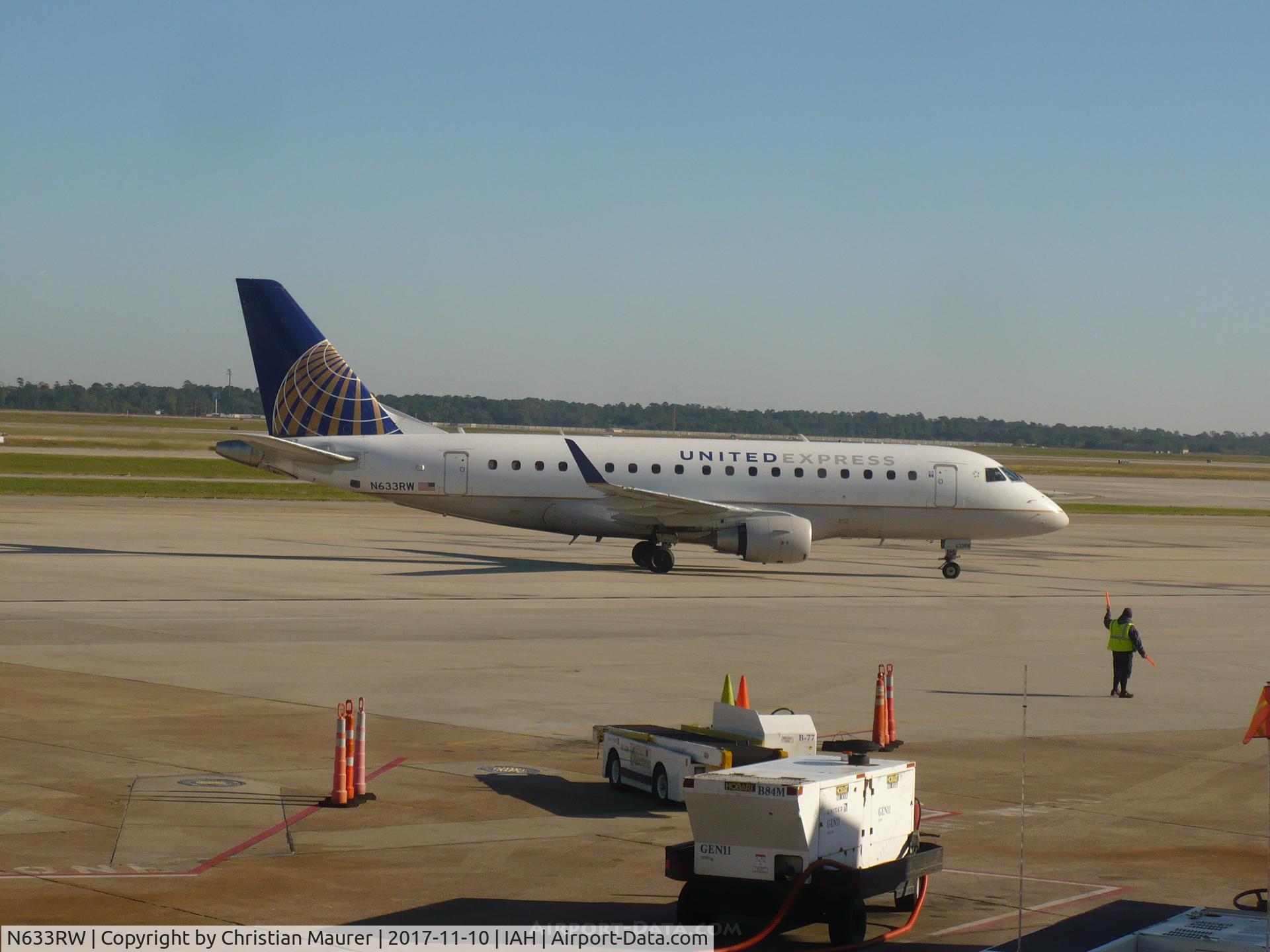 N633RW, 2004 Embraer 170SE (ERJ-170-100SE) C/N 17000054, ERJ-170SE