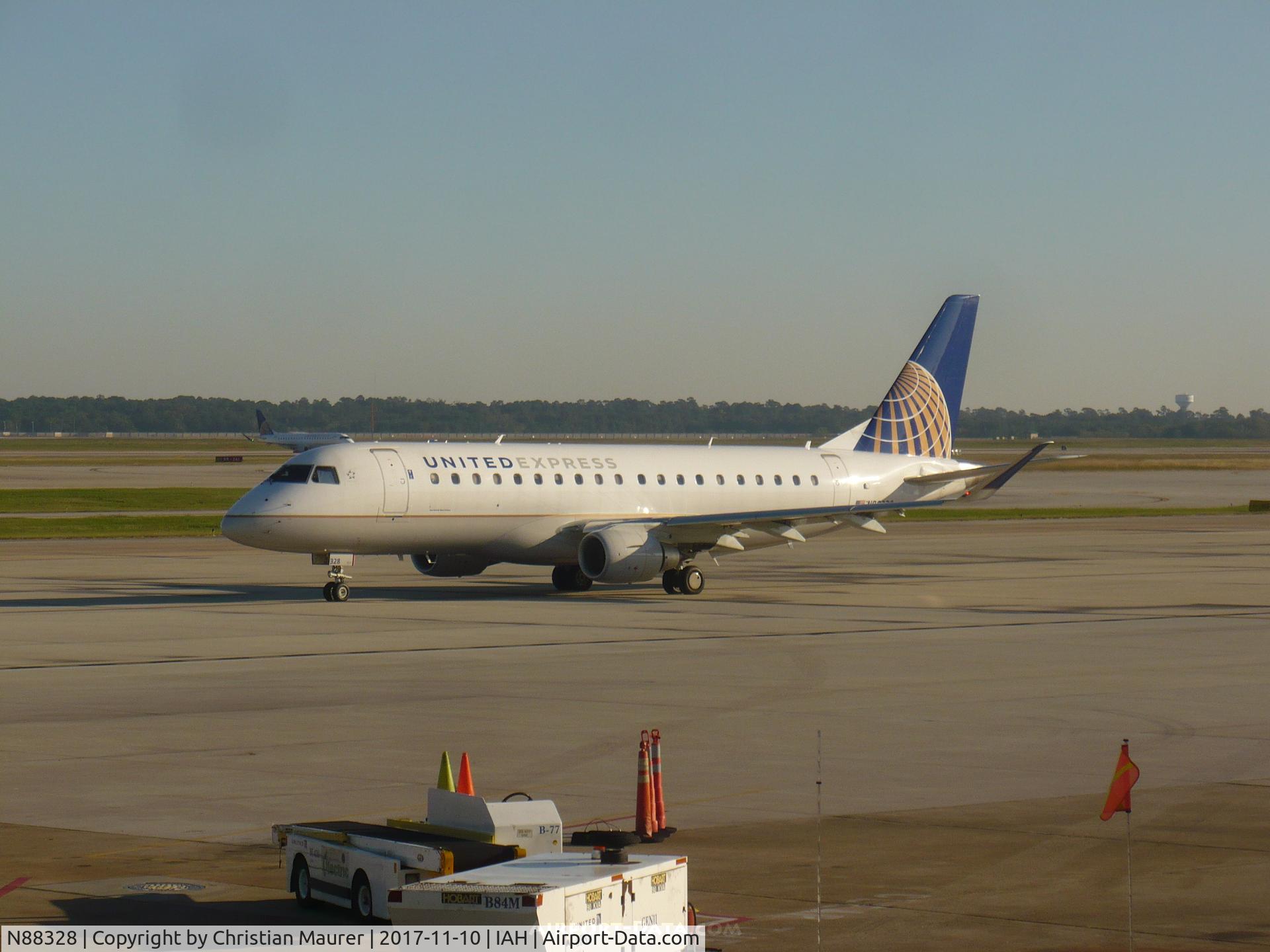N88328, 2015 Embraer 175LR (ERJ-170-200LR) C/N 17000480, ERJ-175LR