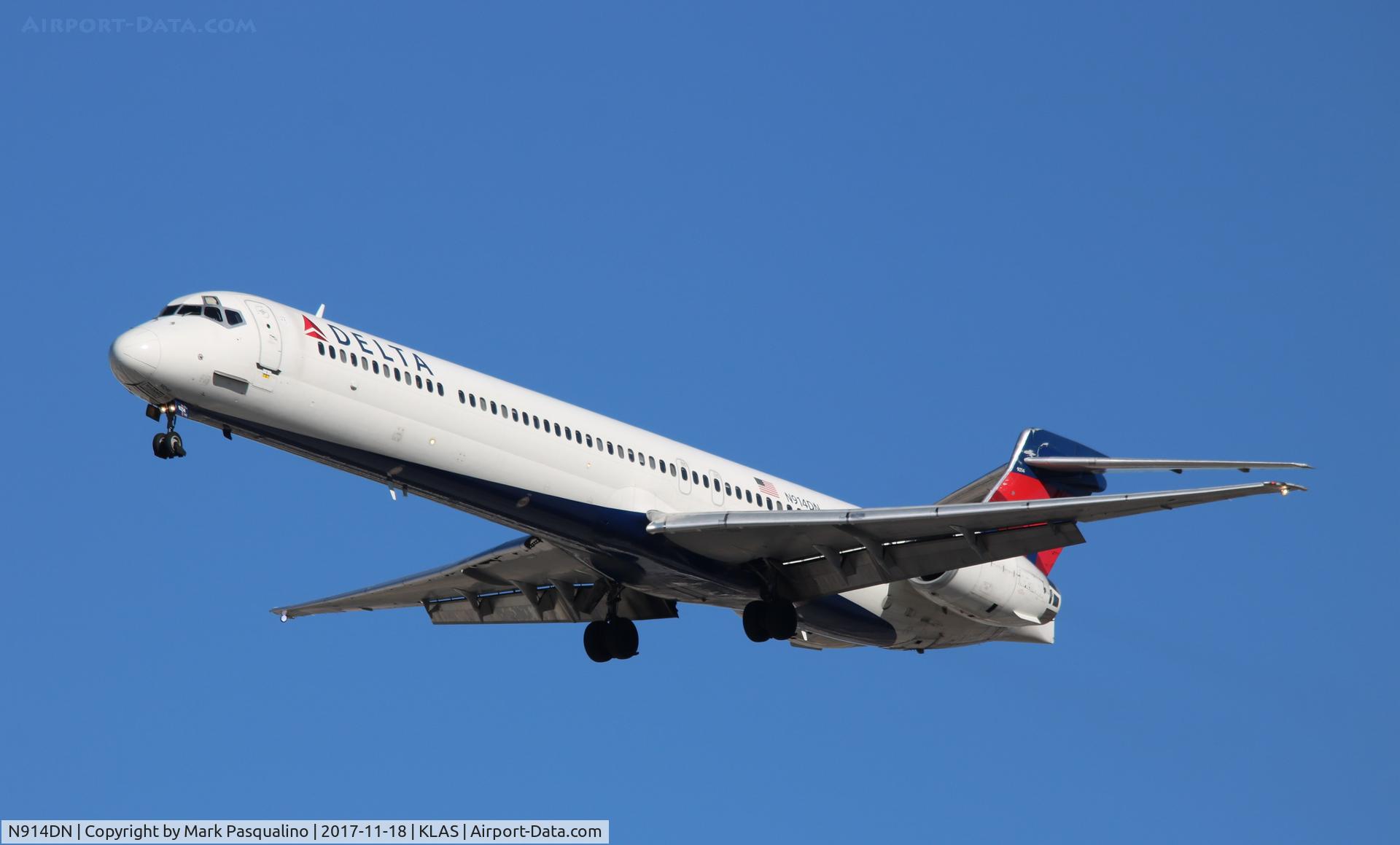 N914DN, 1996 McDonnell Douglas MD-90-30 C/N 53394, MD-90-30