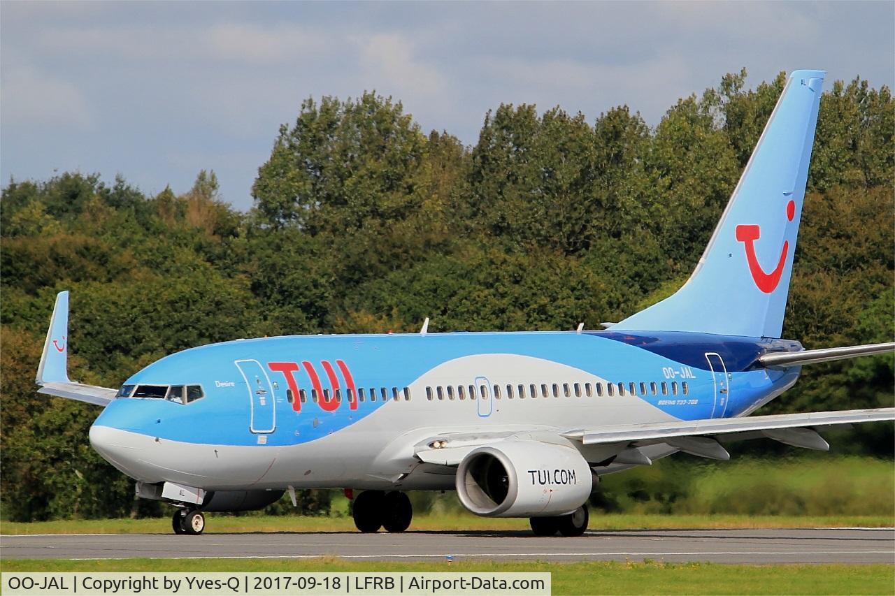 OO-JAL, 2004 Boeing 737-7K2 C/N 30668, Boeing 737-7K, Ready to take off rwy 25L, Brest-Bretagne airport (LFRB-BES)