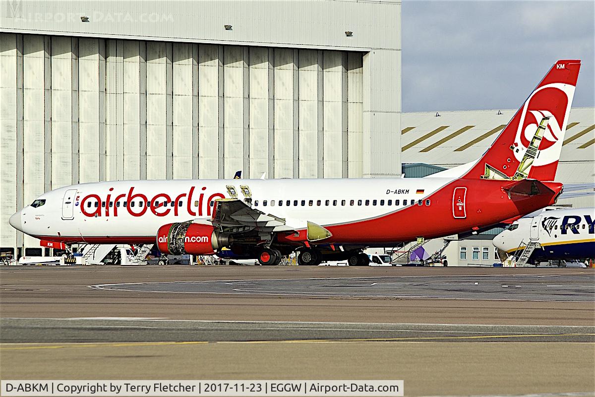 D-ABKM, 2010 Boeing 737-86J C/N 37755, At London Luton
