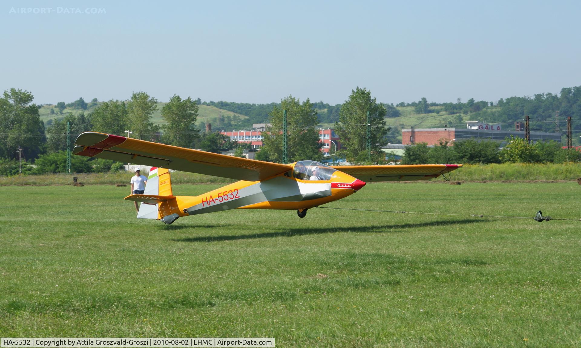 HA-5532, 1986 Rubik R-26SU Góbé 82 C/N AA800048, Miskolc Airport, Hungary