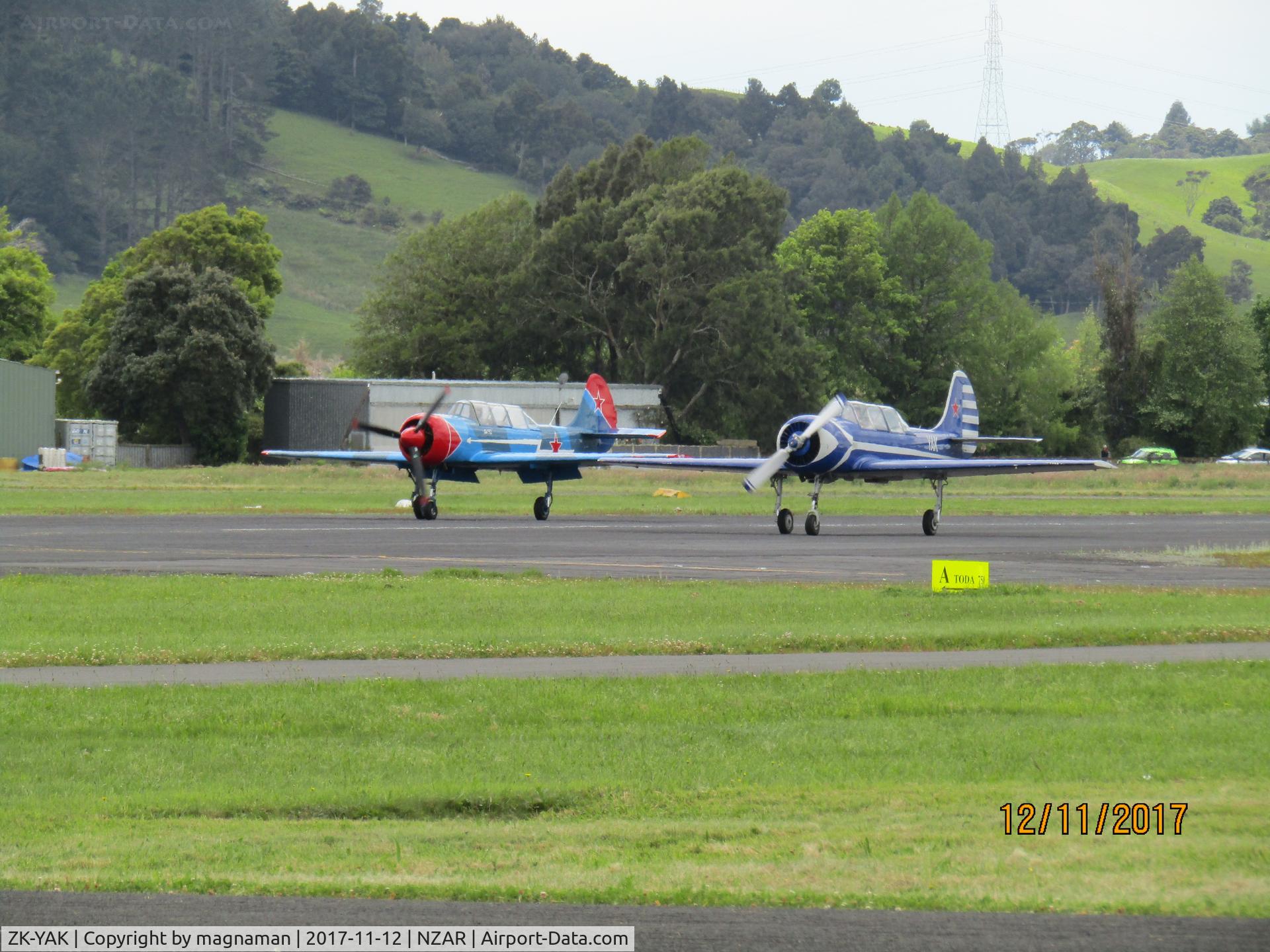 ZK-YAK, Yakovlev Yak-52 C/N 9712002, landing avec amis
