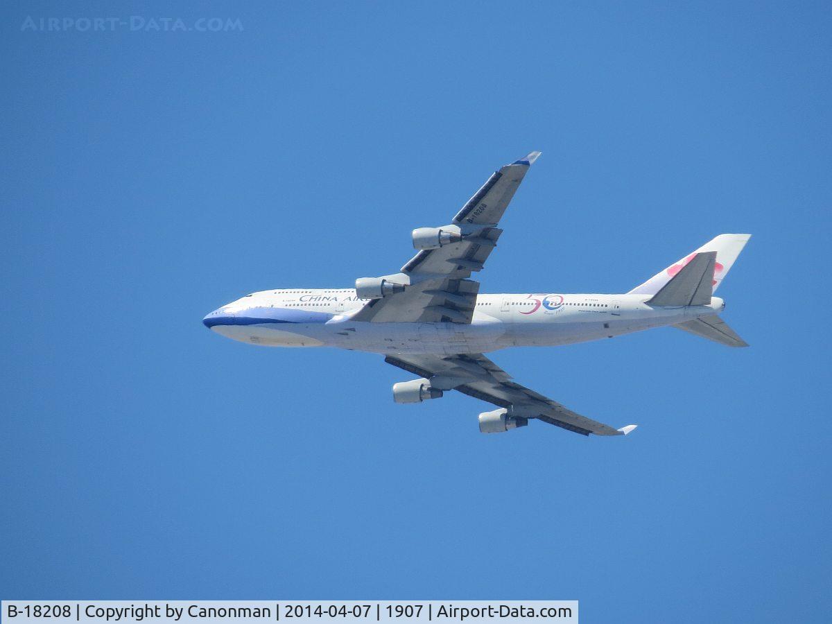 B-18208, 1998 Boeing 747-409 C/N 29031, On final