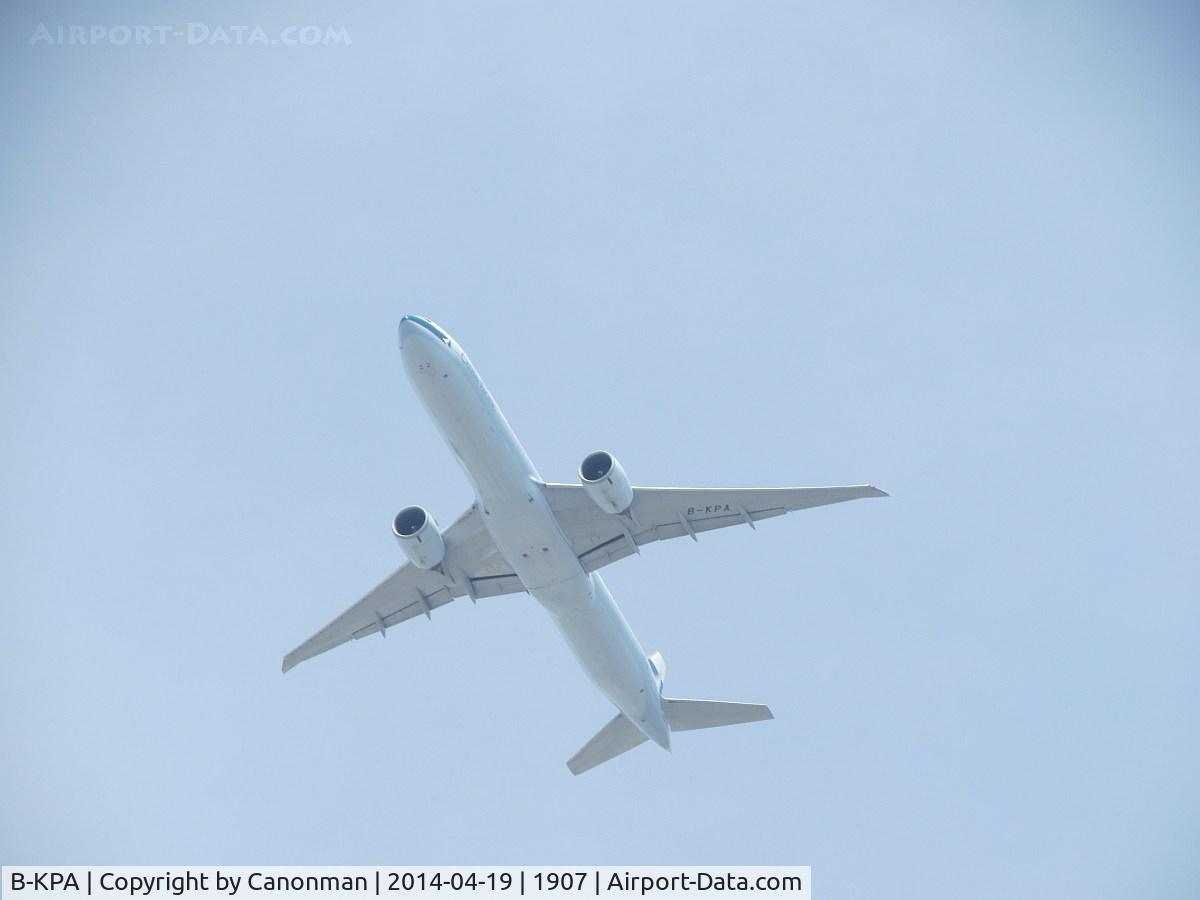 B-KPA, 2007 Boeing 777-367/ER C/N 36154, On final