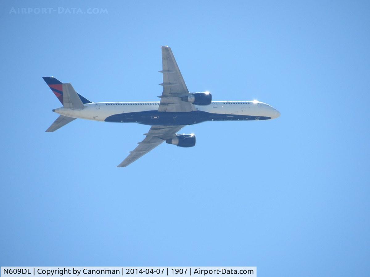 N609DL, 1985 Boeing 757-232 C/N 22816, On final
