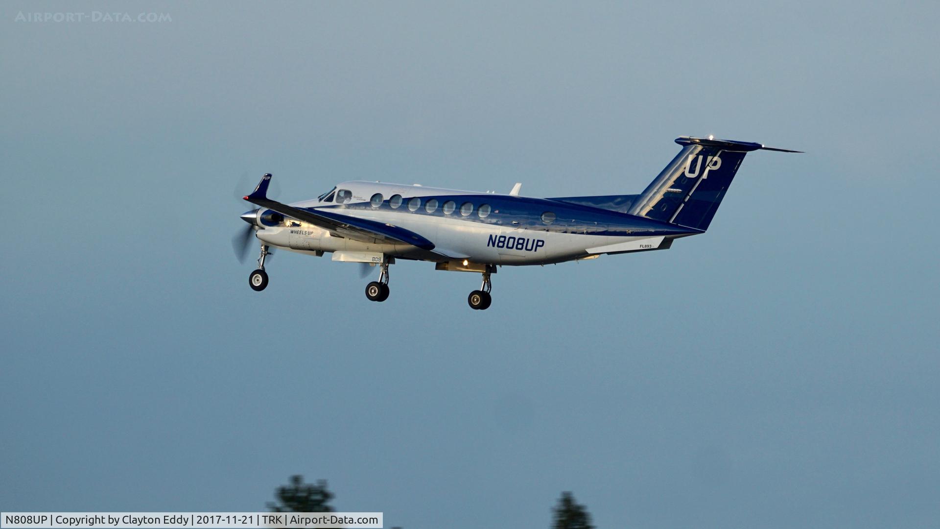 N808UP, 2013 Hawker Beechcraft 350 King Air (B300) C/N FL-893, Truckee Airport 2017.