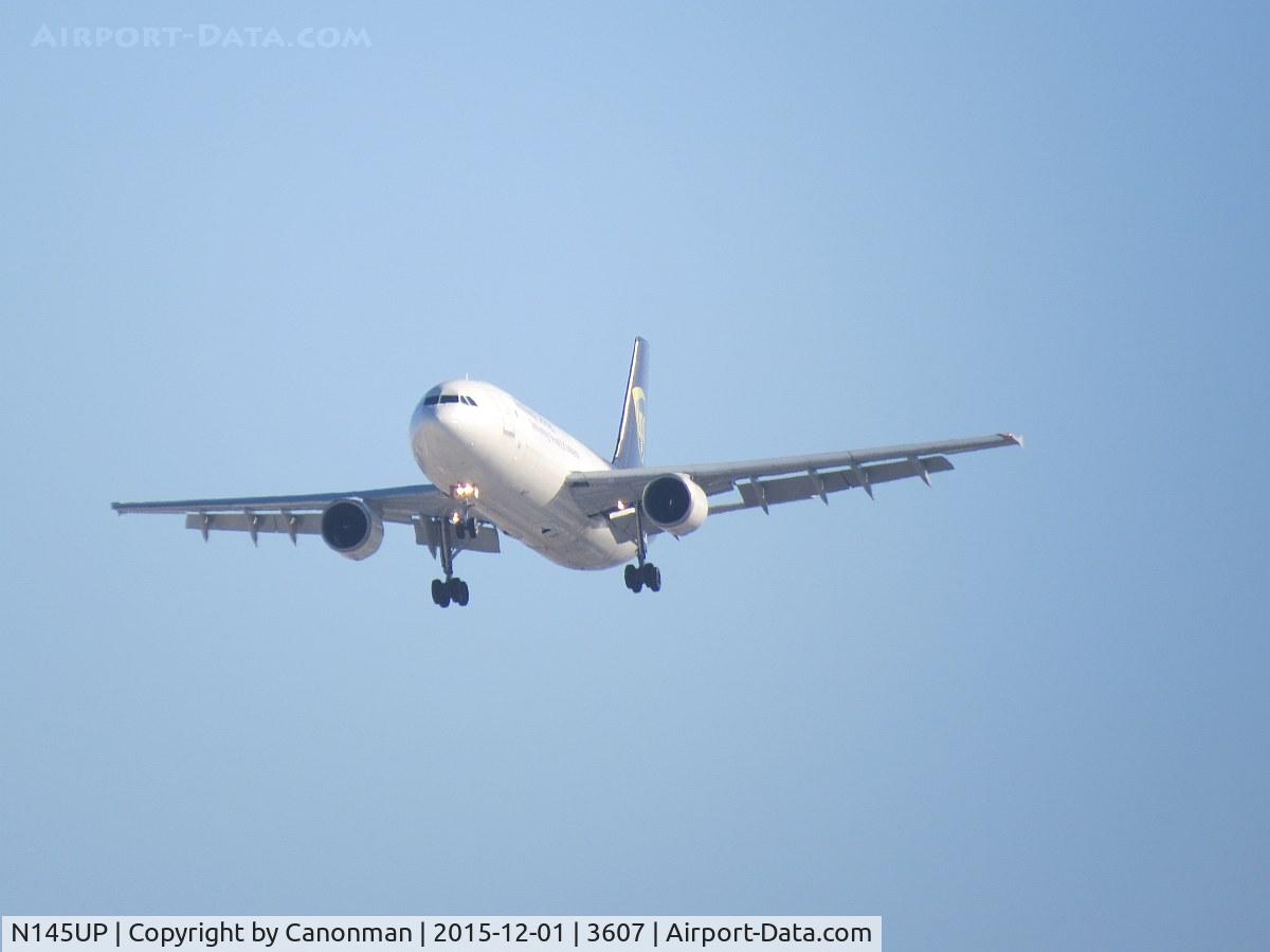 N145UP, 2002 Airbus A300F4-622R C/N 828, Landing