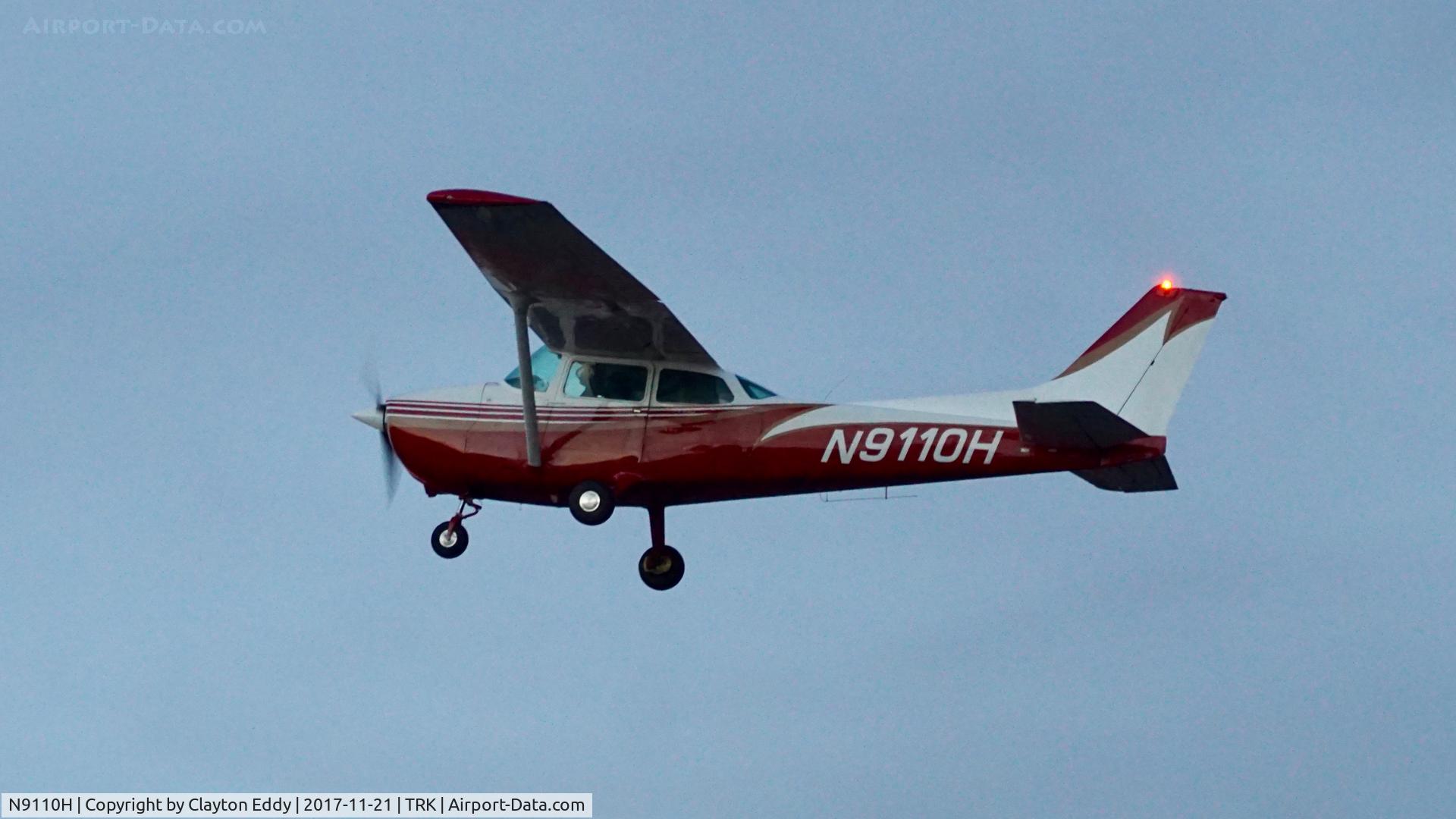 N9110H, 1975 Cessna 172M C/N 17265951, Truckee Airport 2017.