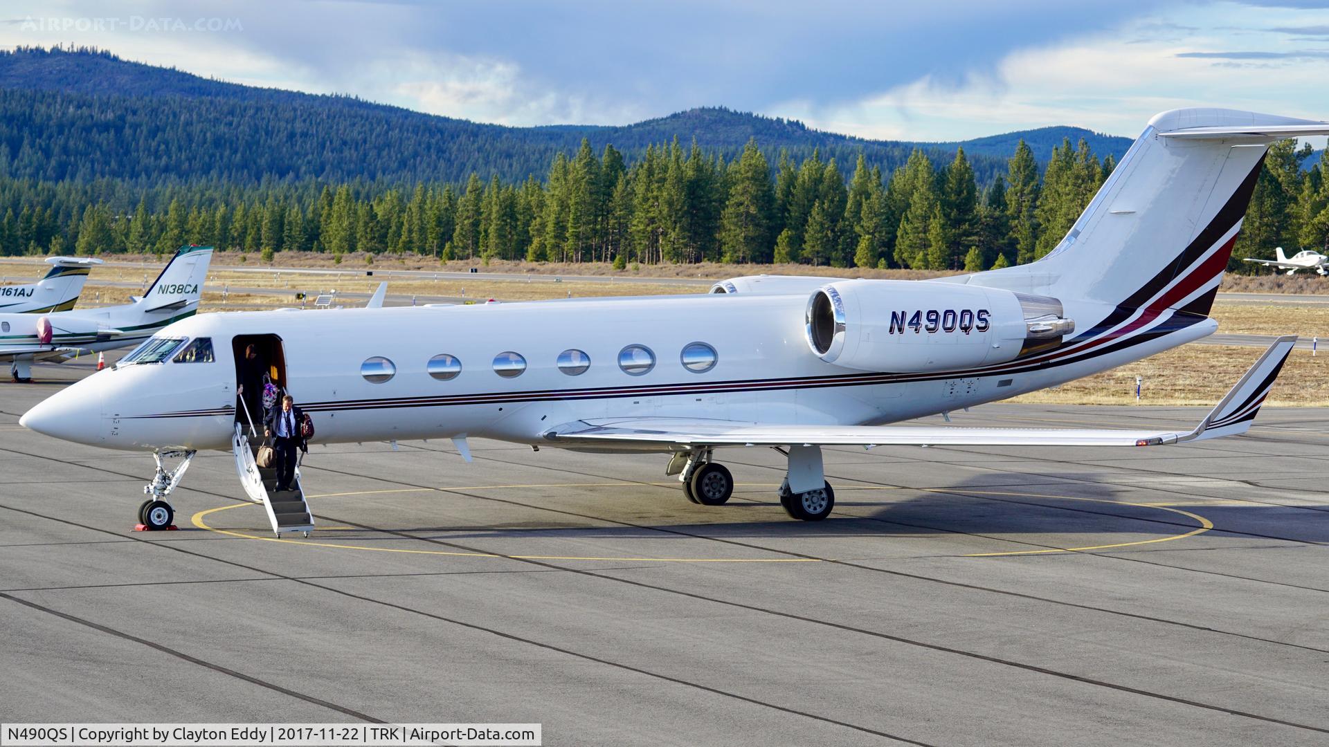 N490QS, 2002 Gulfstream Aerospace G-IV C/N 1488, Truckee Airport 2017.