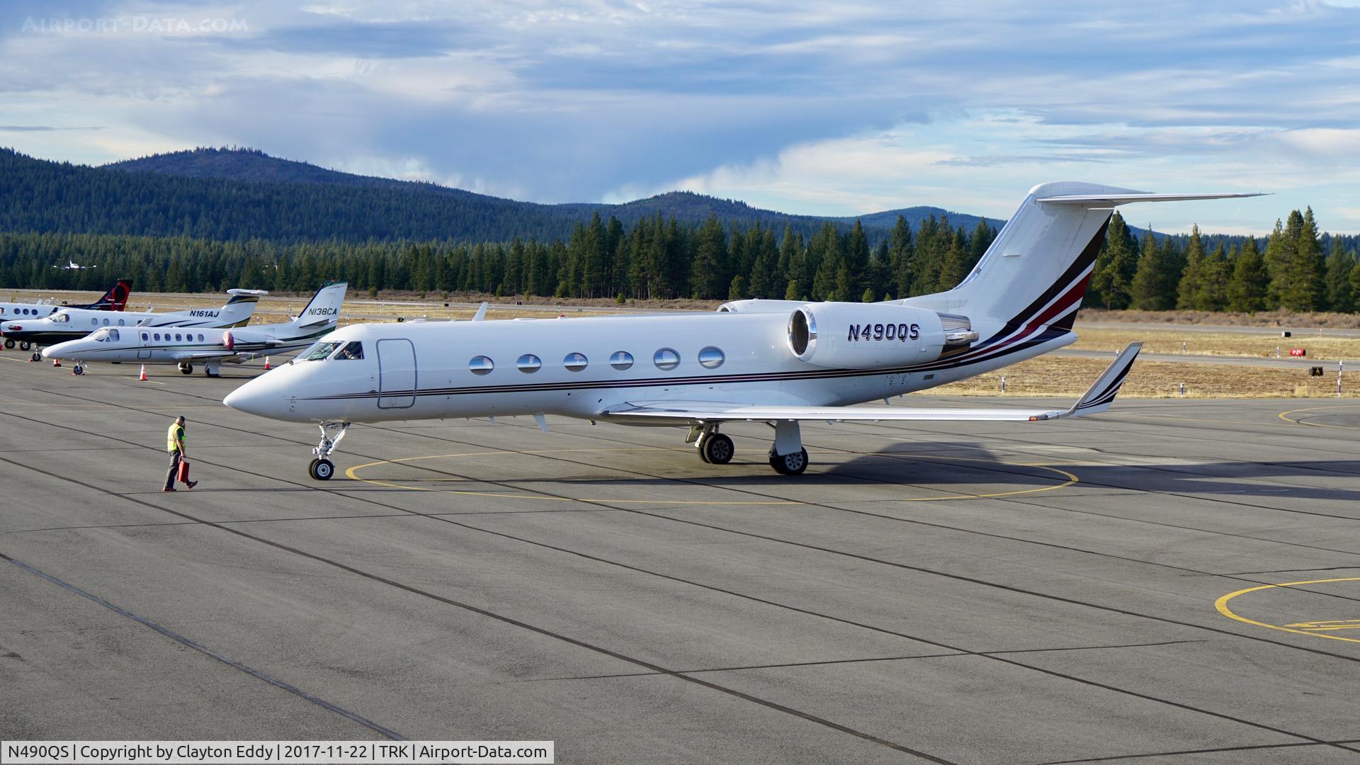 N490QS, 2002 Gulfstream Aerospace G-IV C/N 1488, Truckee Airport 2017.