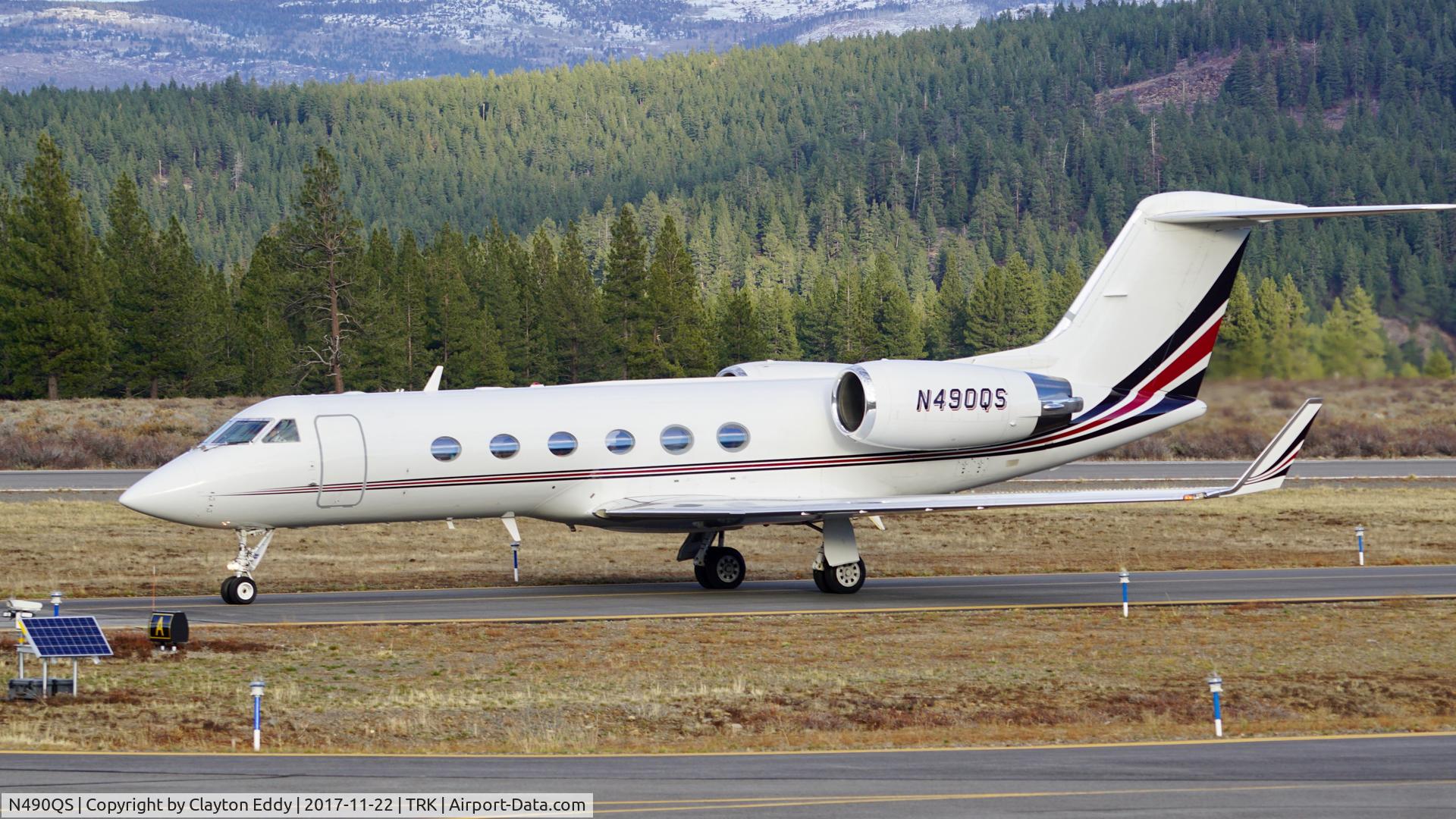 N490QS, 2002 Gulfstream Aerospace G-IV C/N 1488, Truckee Airport 2017.